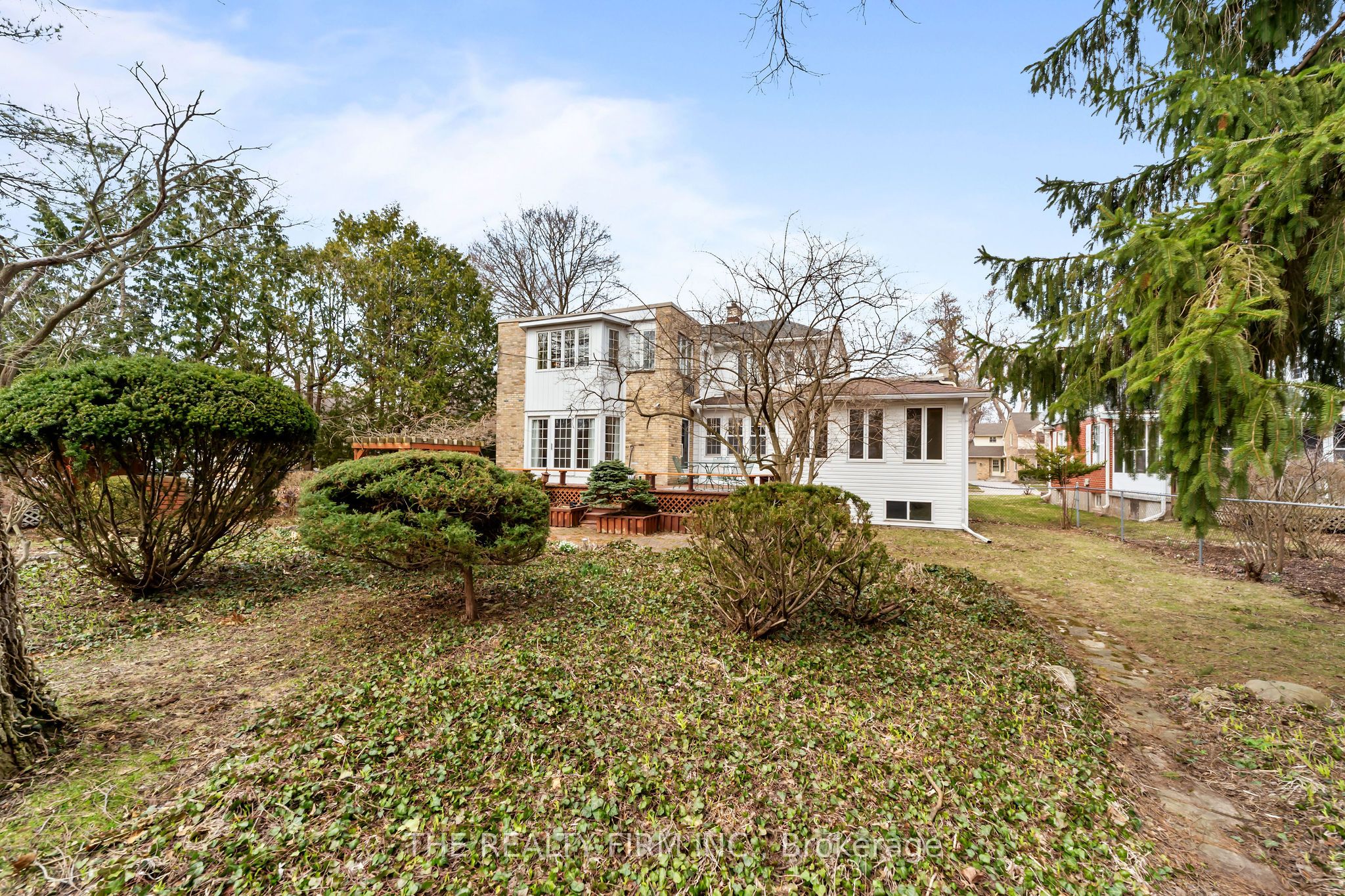 15 Mayfair Drive Property Photo 18
