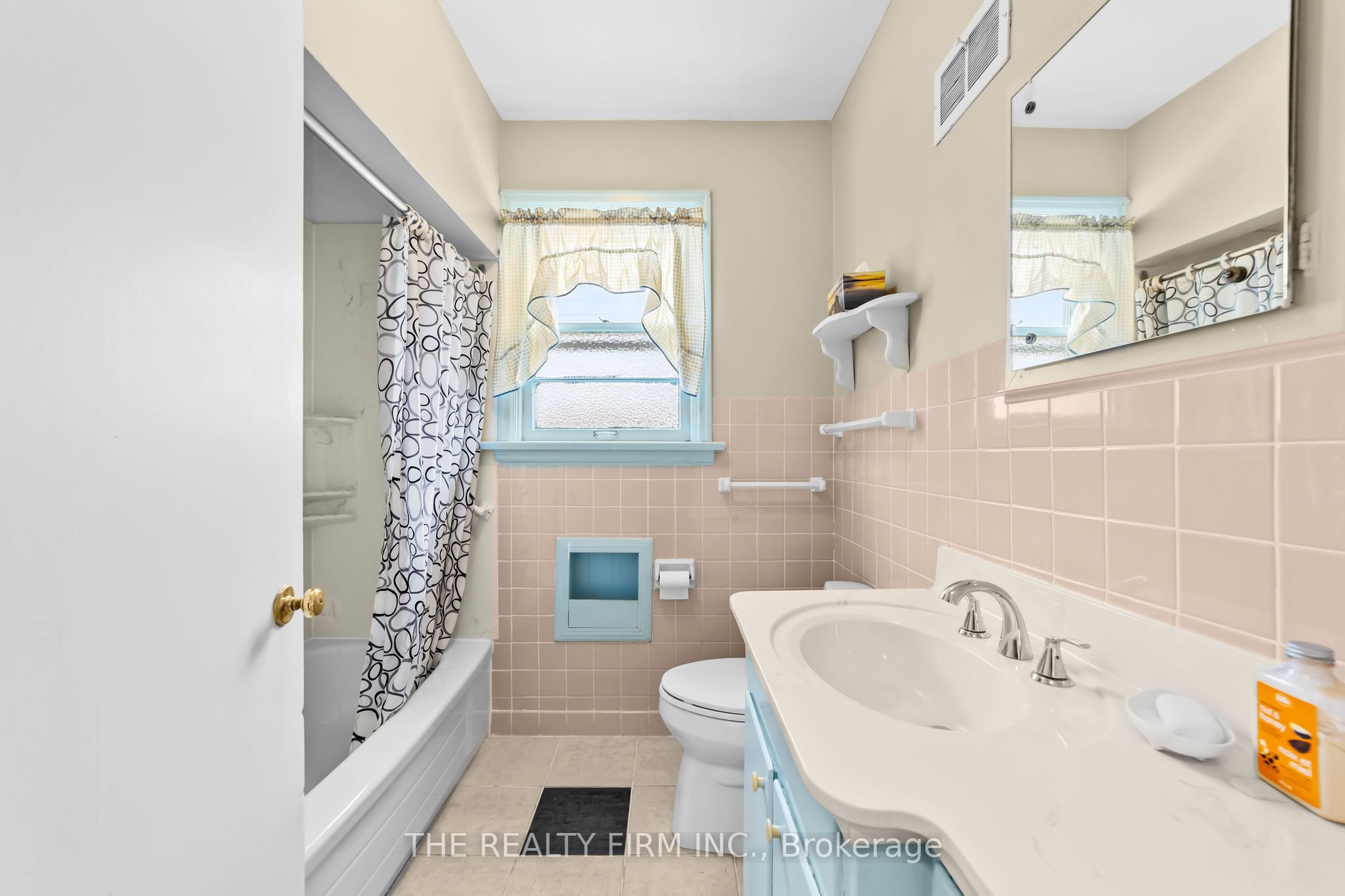 15 Mayfair Drive Property Photo 32