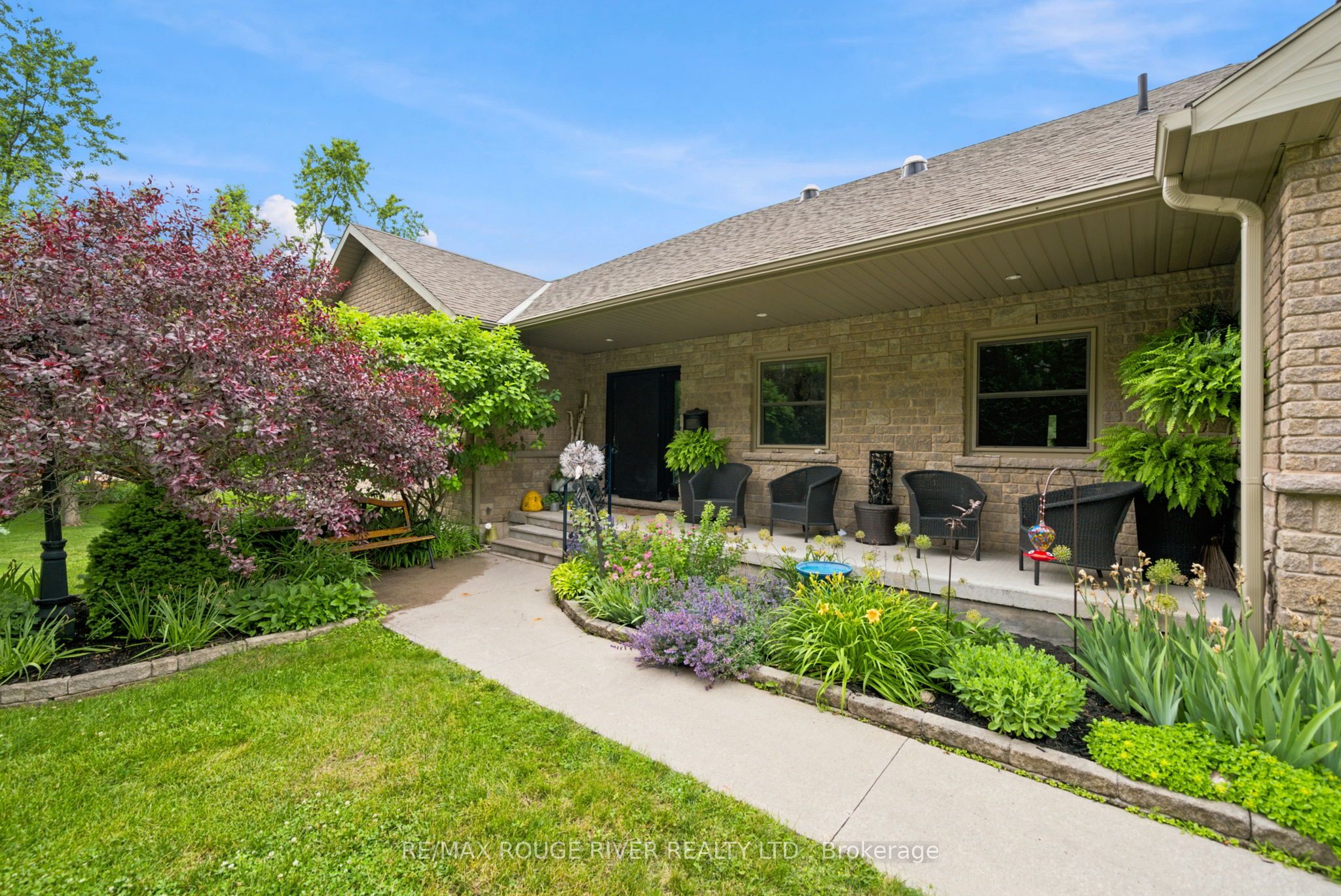 9866 Ellis Road Property Photo 4