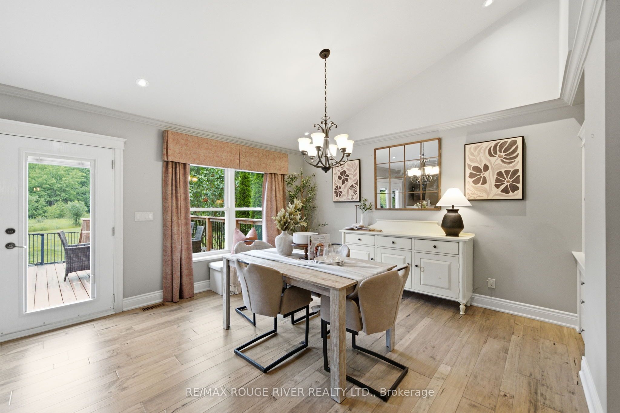 9866 Ellis Road Property Photo 13