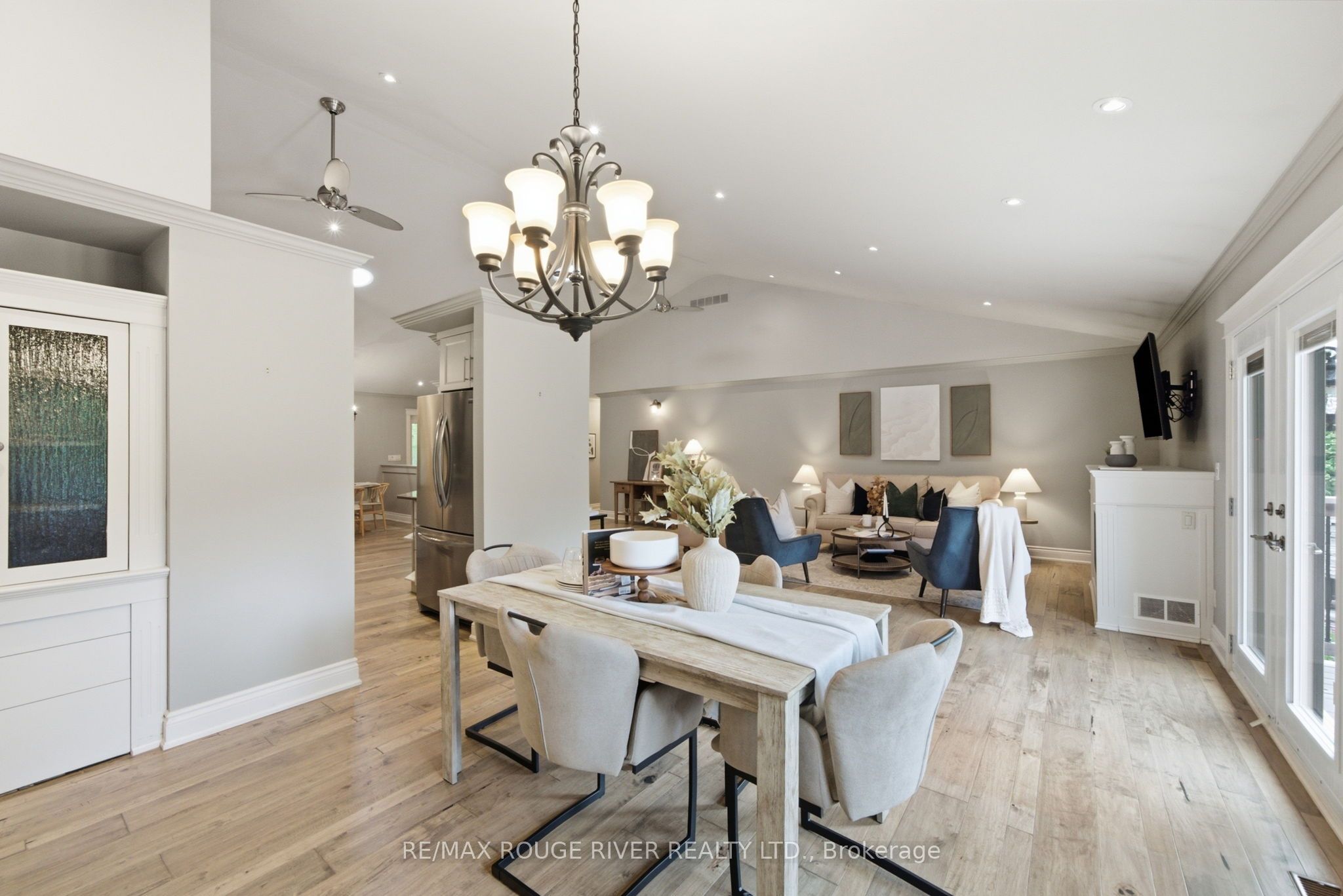 9866 Ellis Road Property Photo 14
