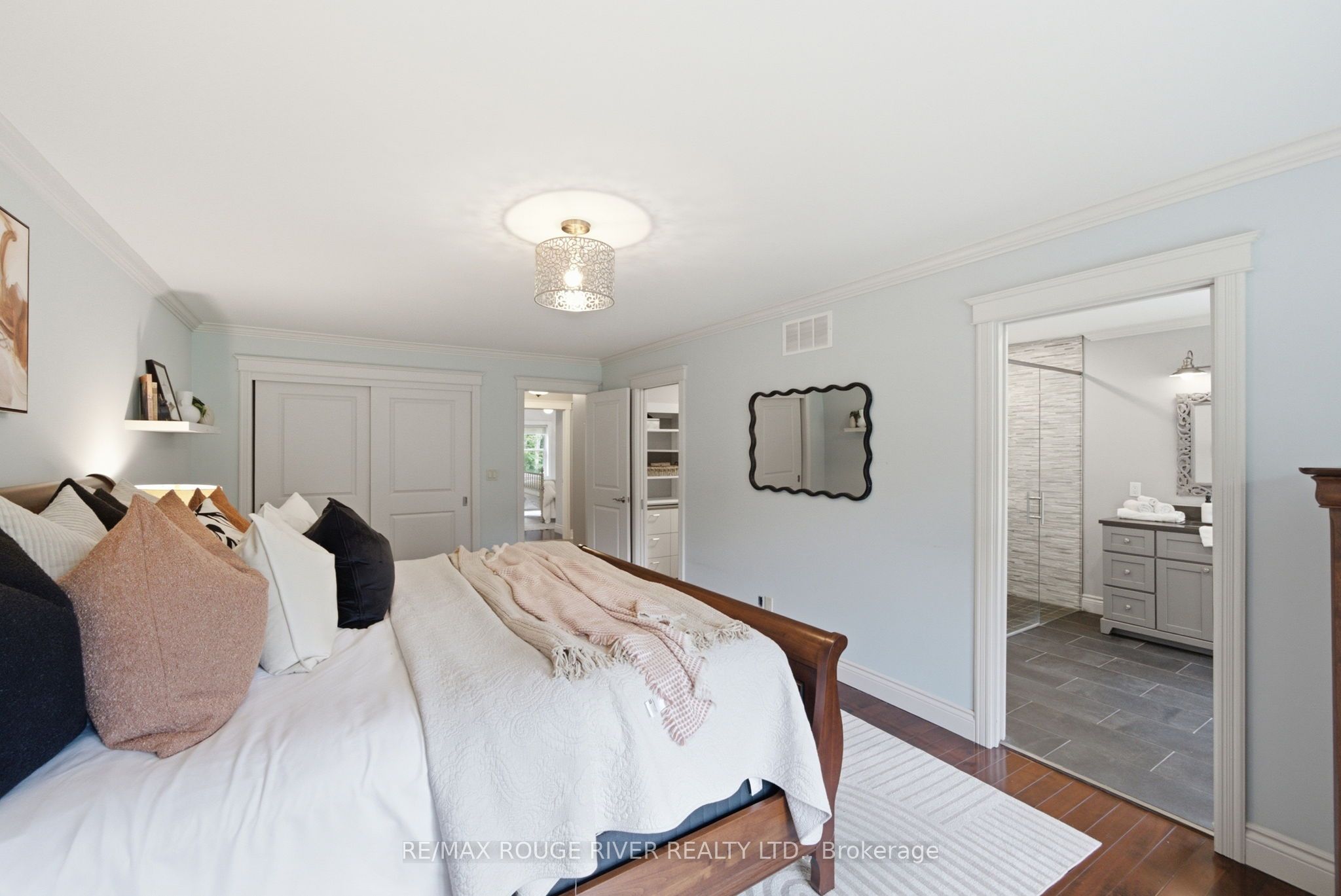 9866 Ellis Road Property Photo 19
