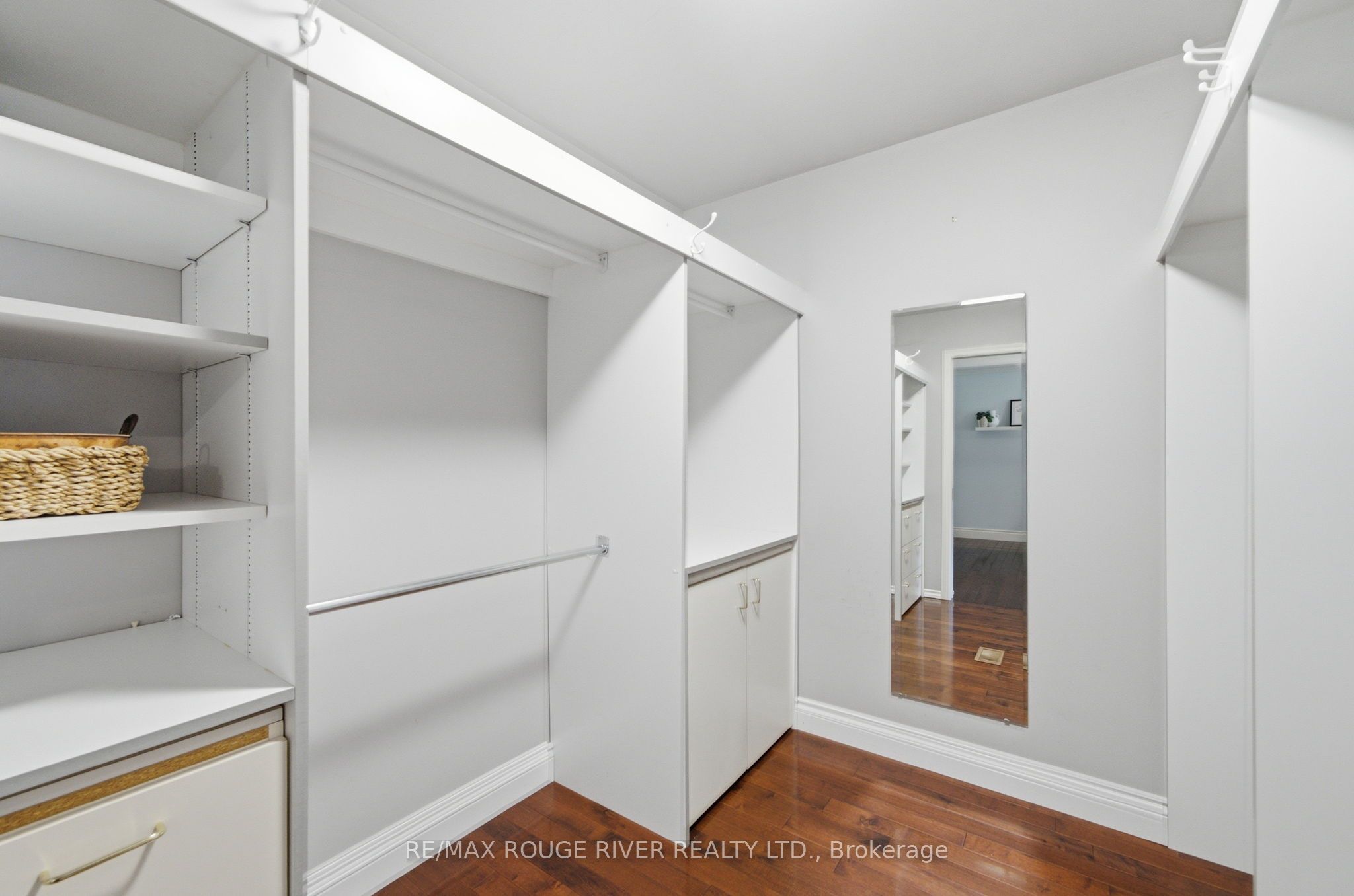 9866 Ellis Road Property Photo 20