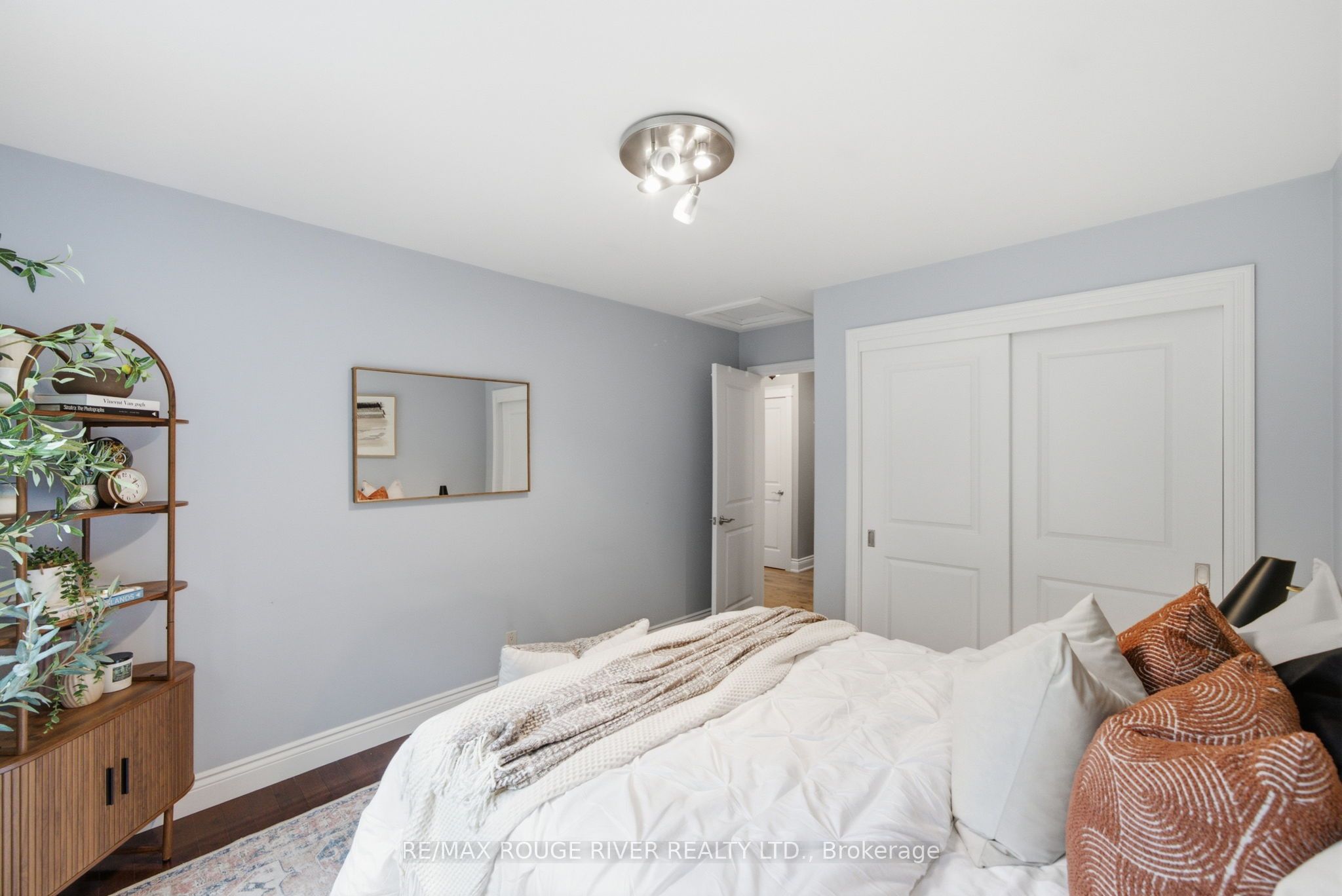 9866 Ellis Road Property Photo 26