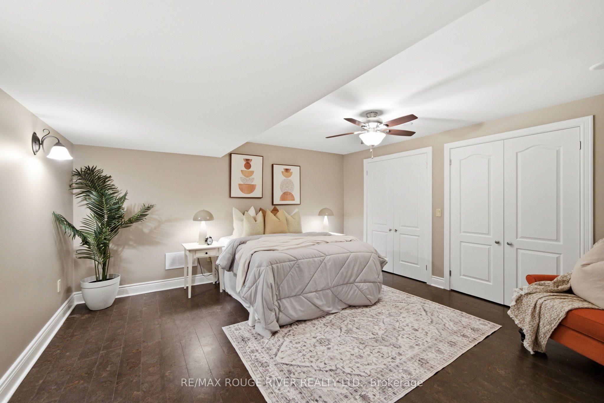 9866 Ellis Road Property Photo 28