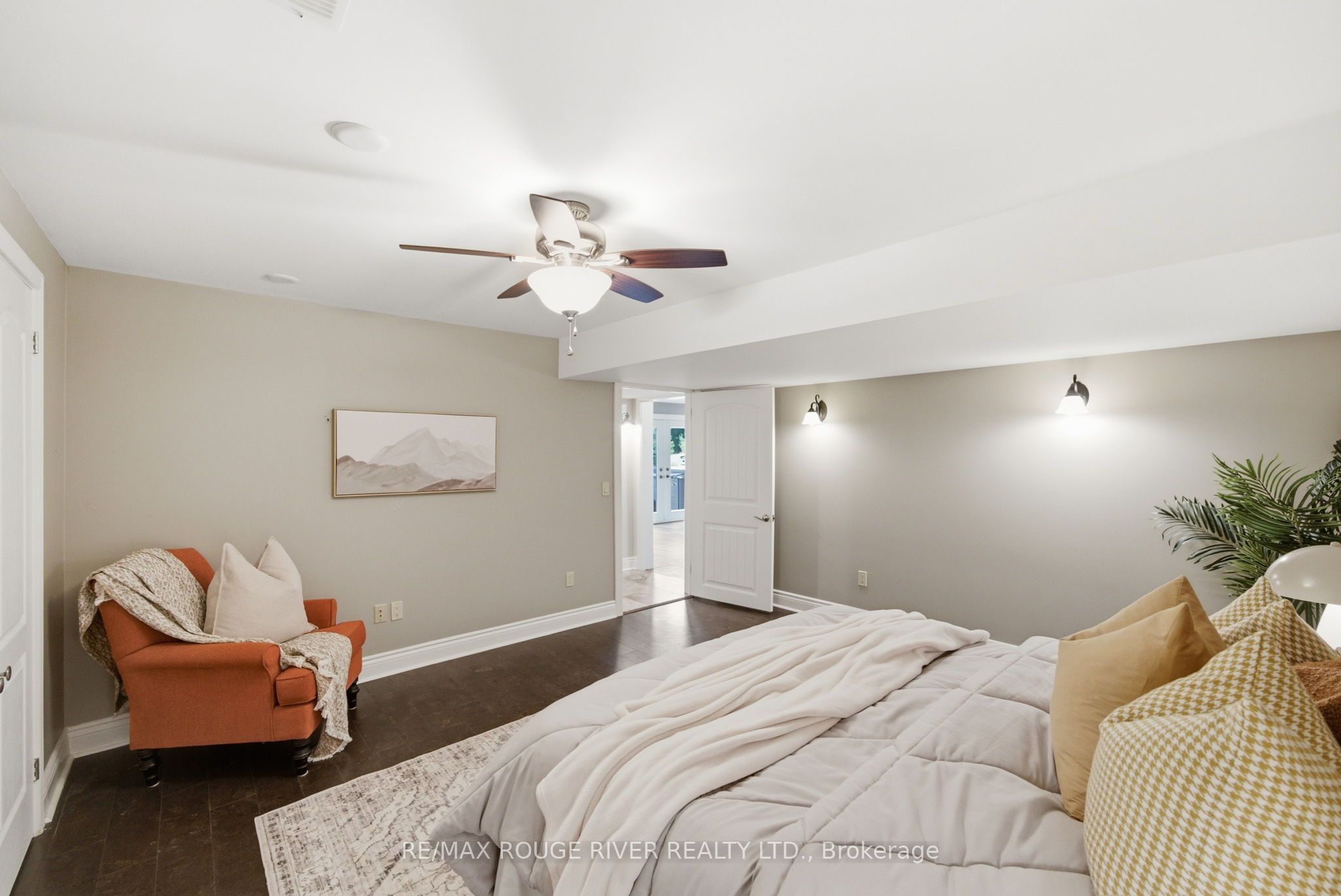 9866 Ellis Road Property Photo 29