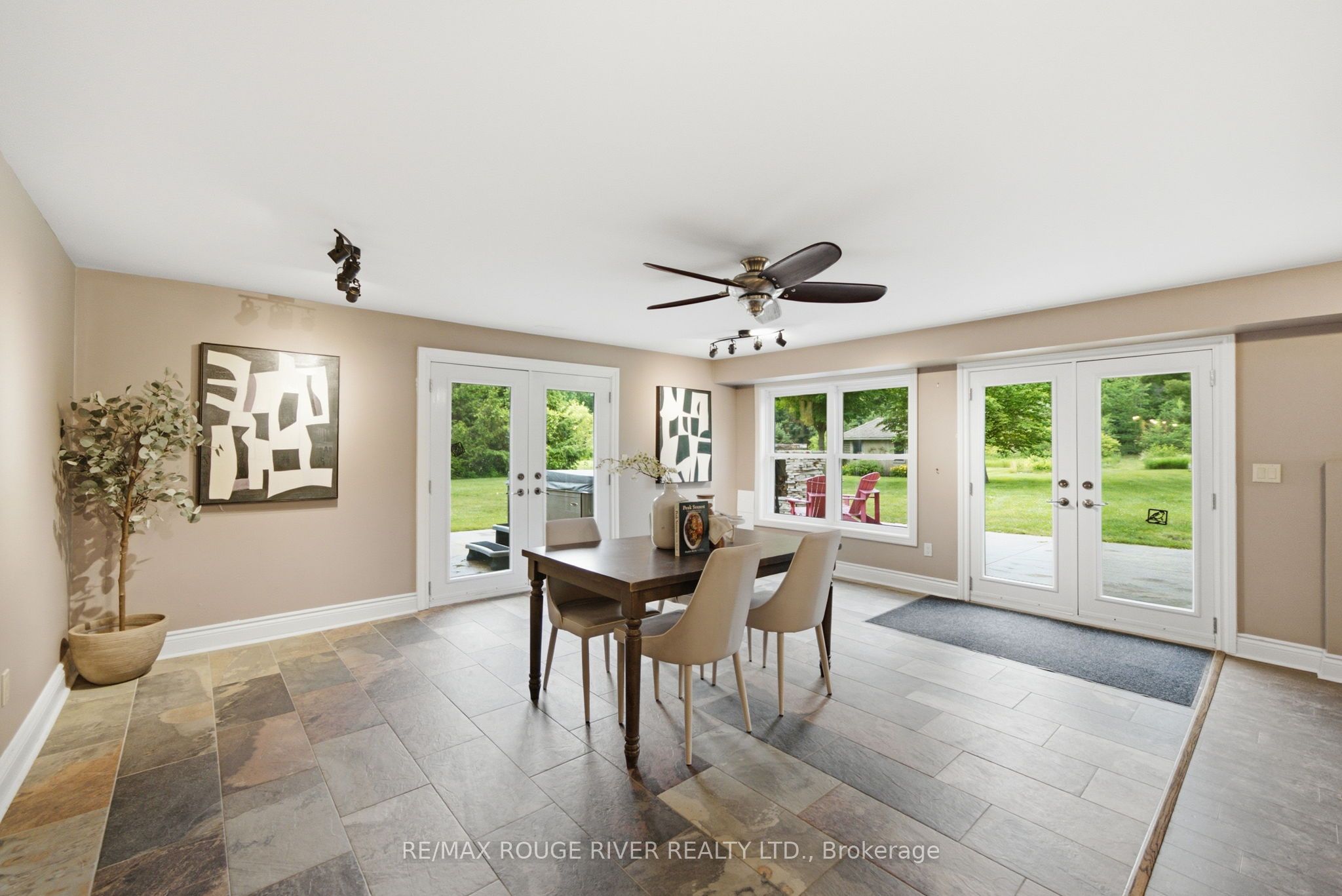 9866 Ellis Road Property Photo 31