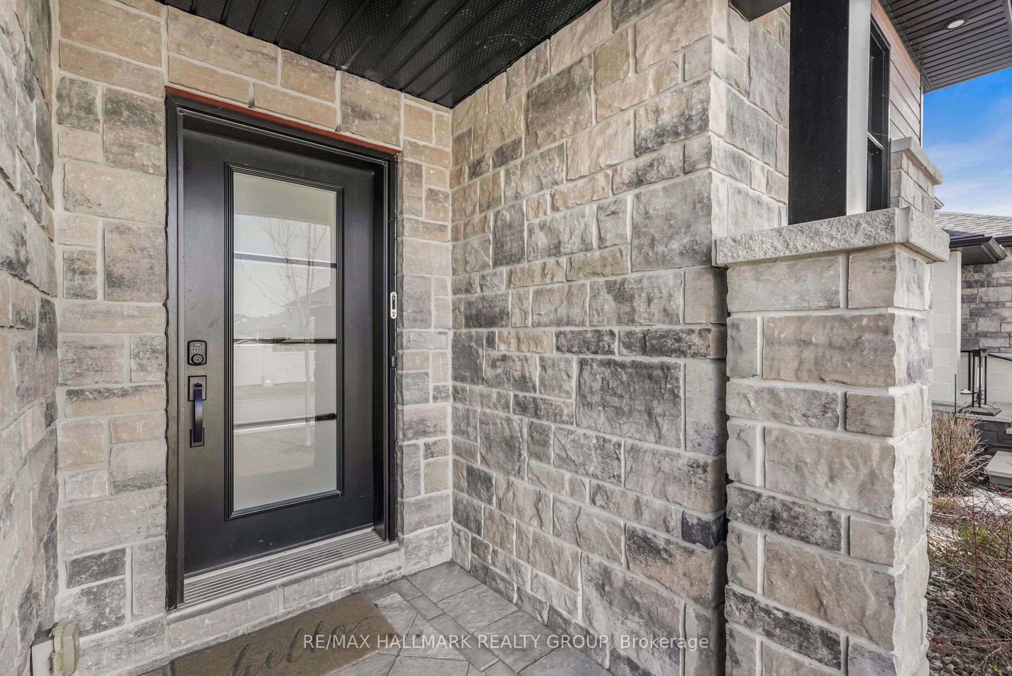 1069 Diamond Street Property Photo 2