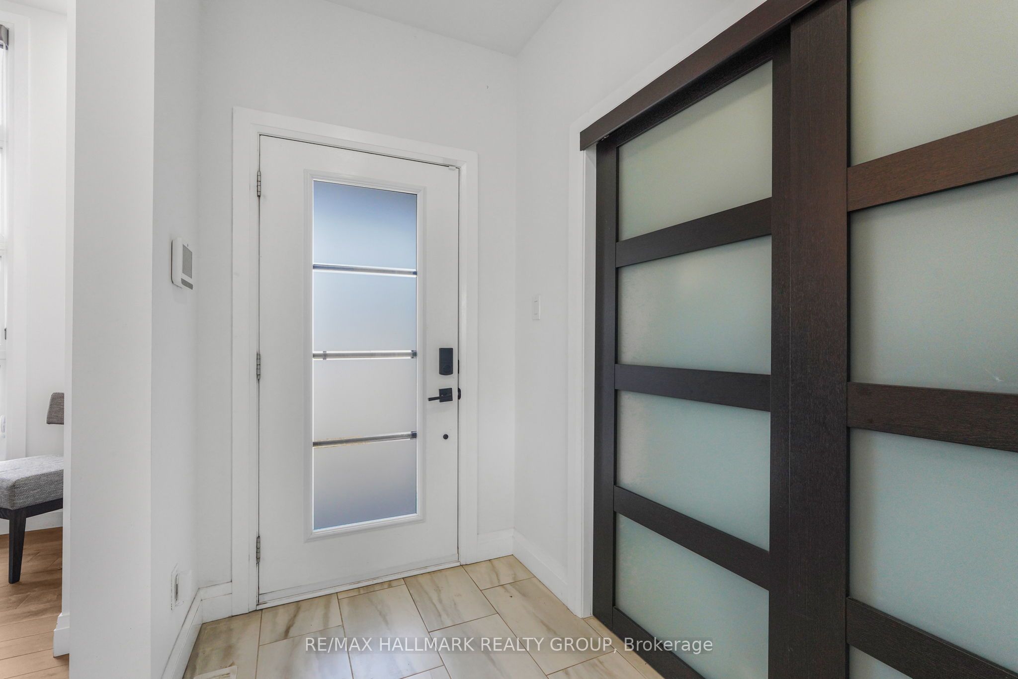 1069 Diamond Street Property Photo 3