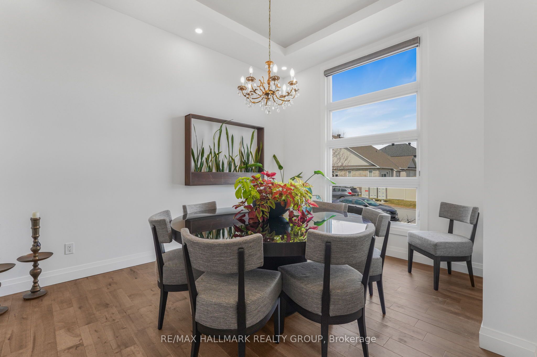 1069 Diamond Street Property Photo 4