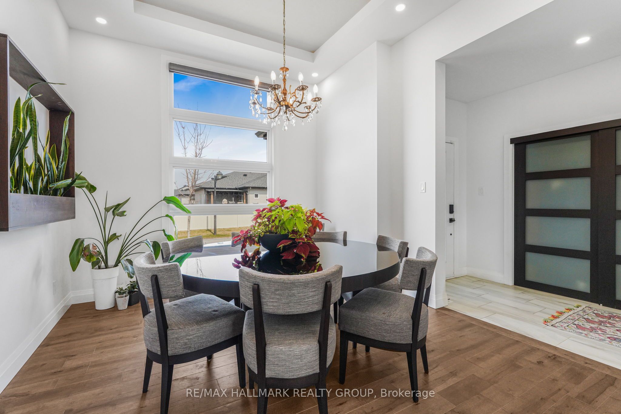 1069 Diamond Street Property Photo 5