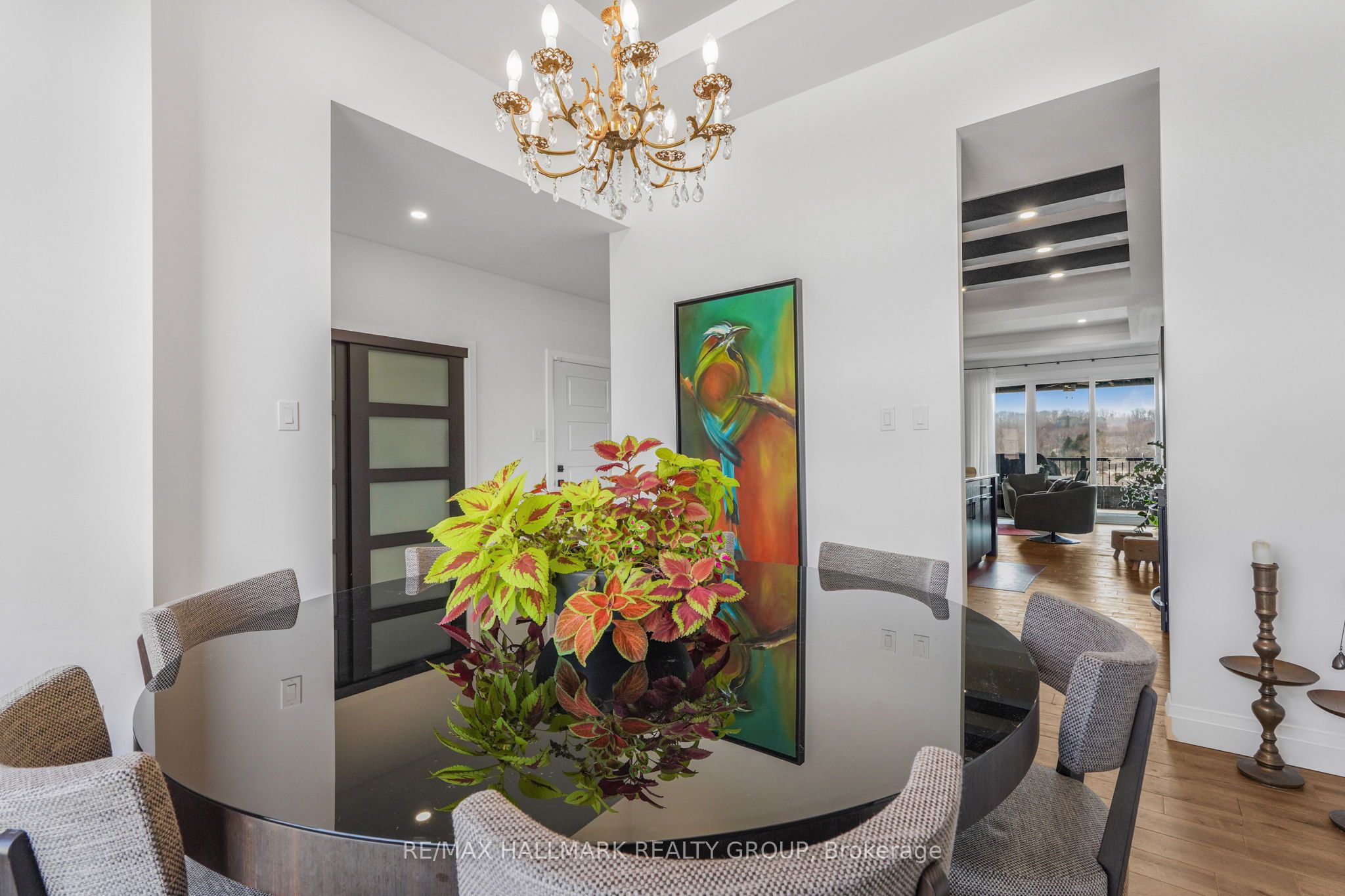 1069 Diamond Street Property Photo 6