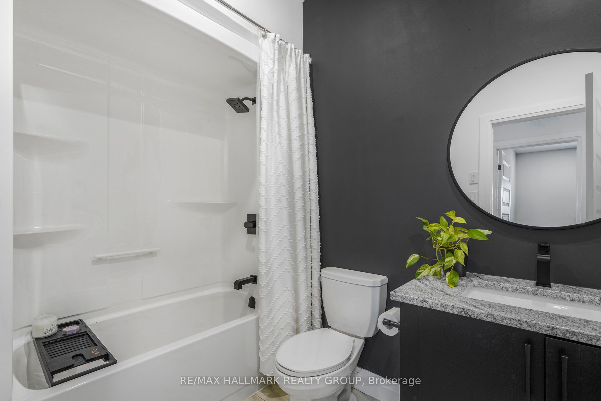 1069 Diamond Street Property Photo 15