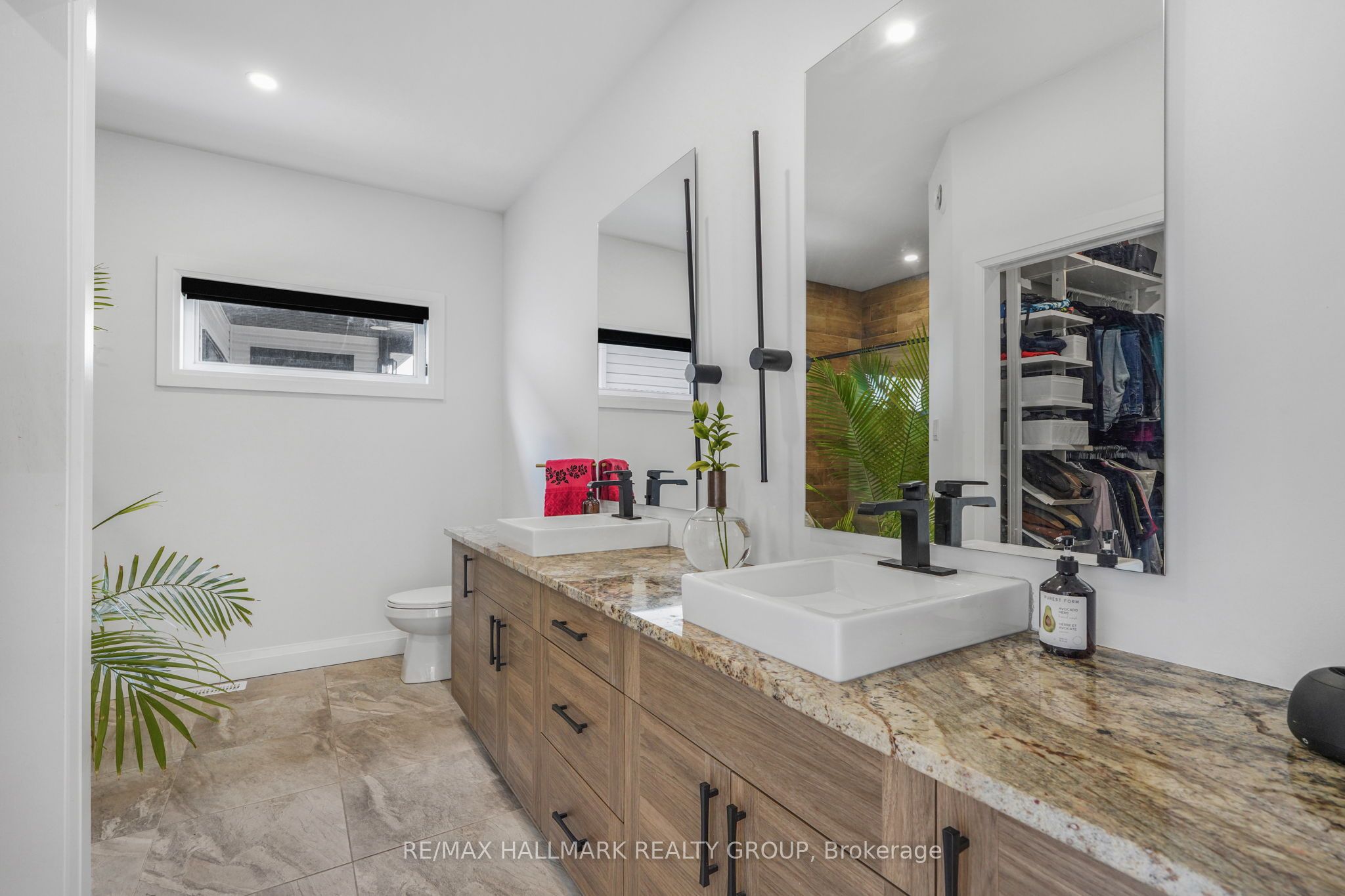 1069 Diamond Street Property Photo 20