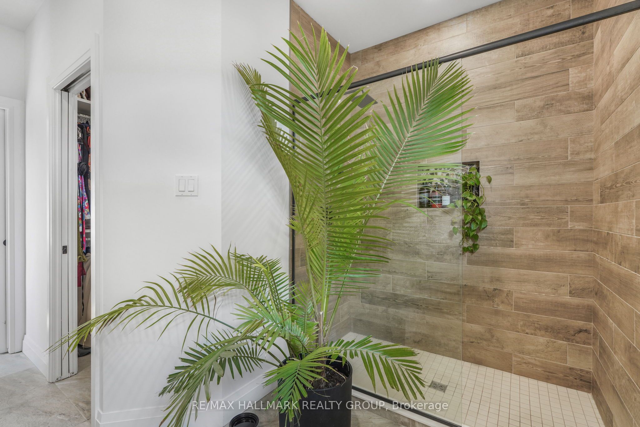 1069 Diamond Street Property Photo 21
