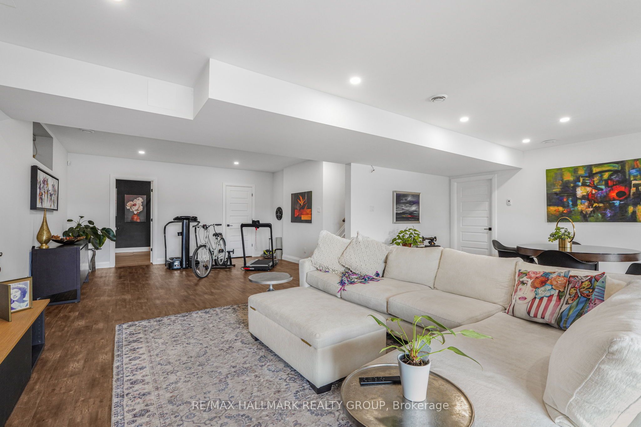 1069 Diamond Street Property Photo 23