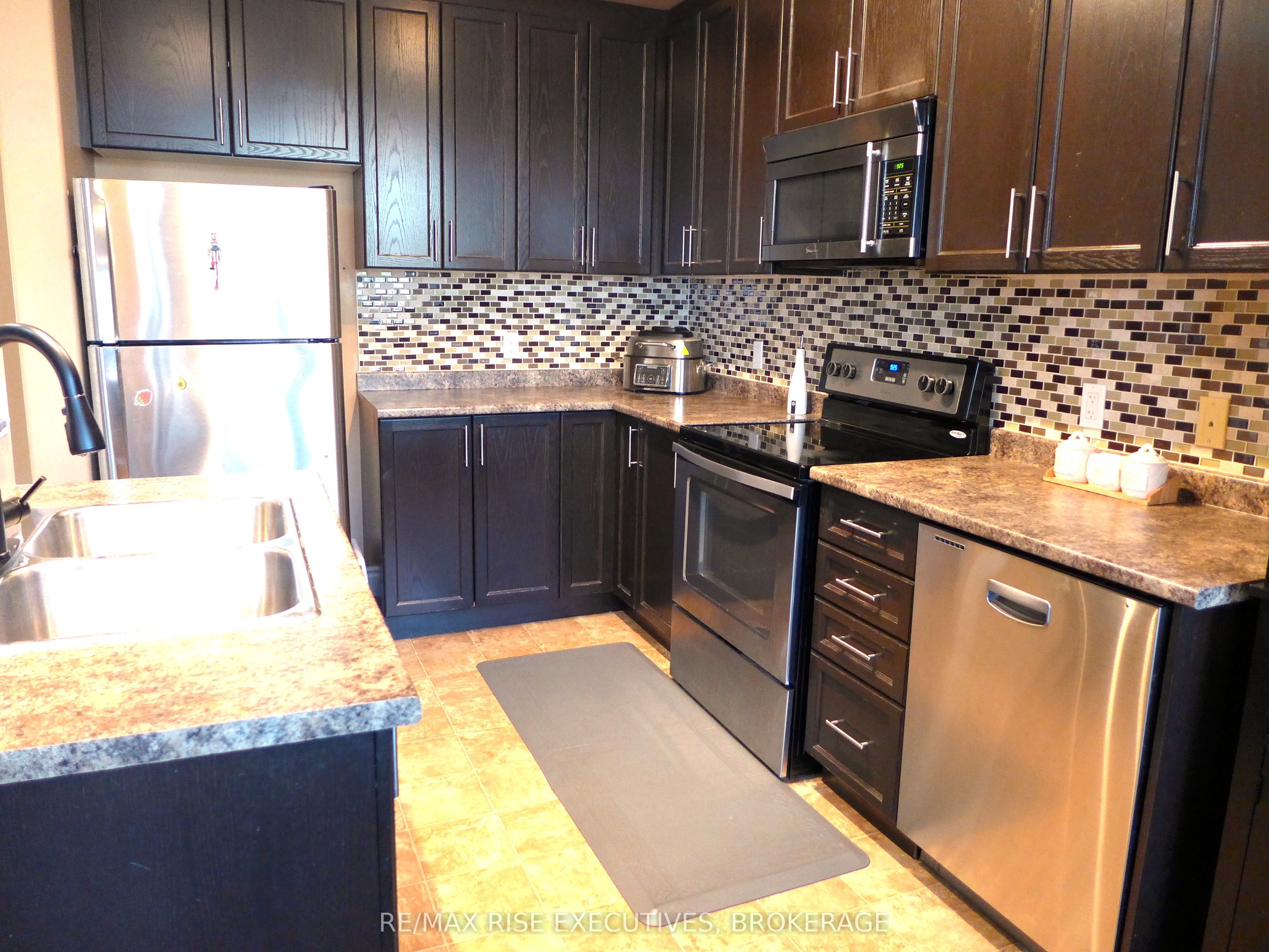 314 Janette Street Property Photo 4