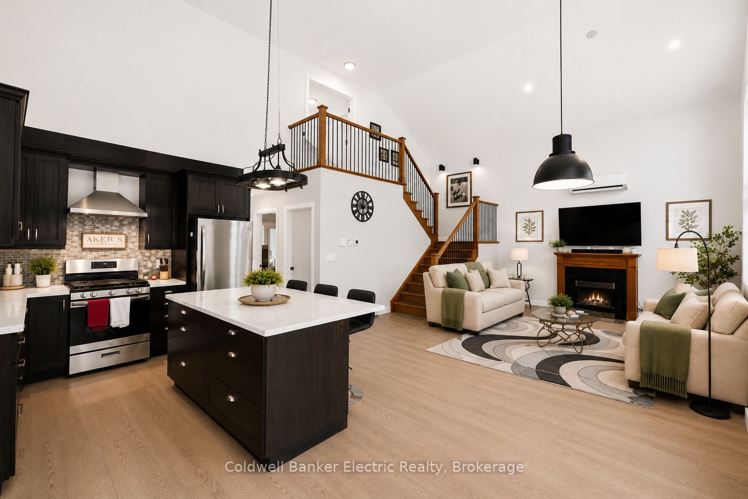 765 Palace Road Property Photo 4