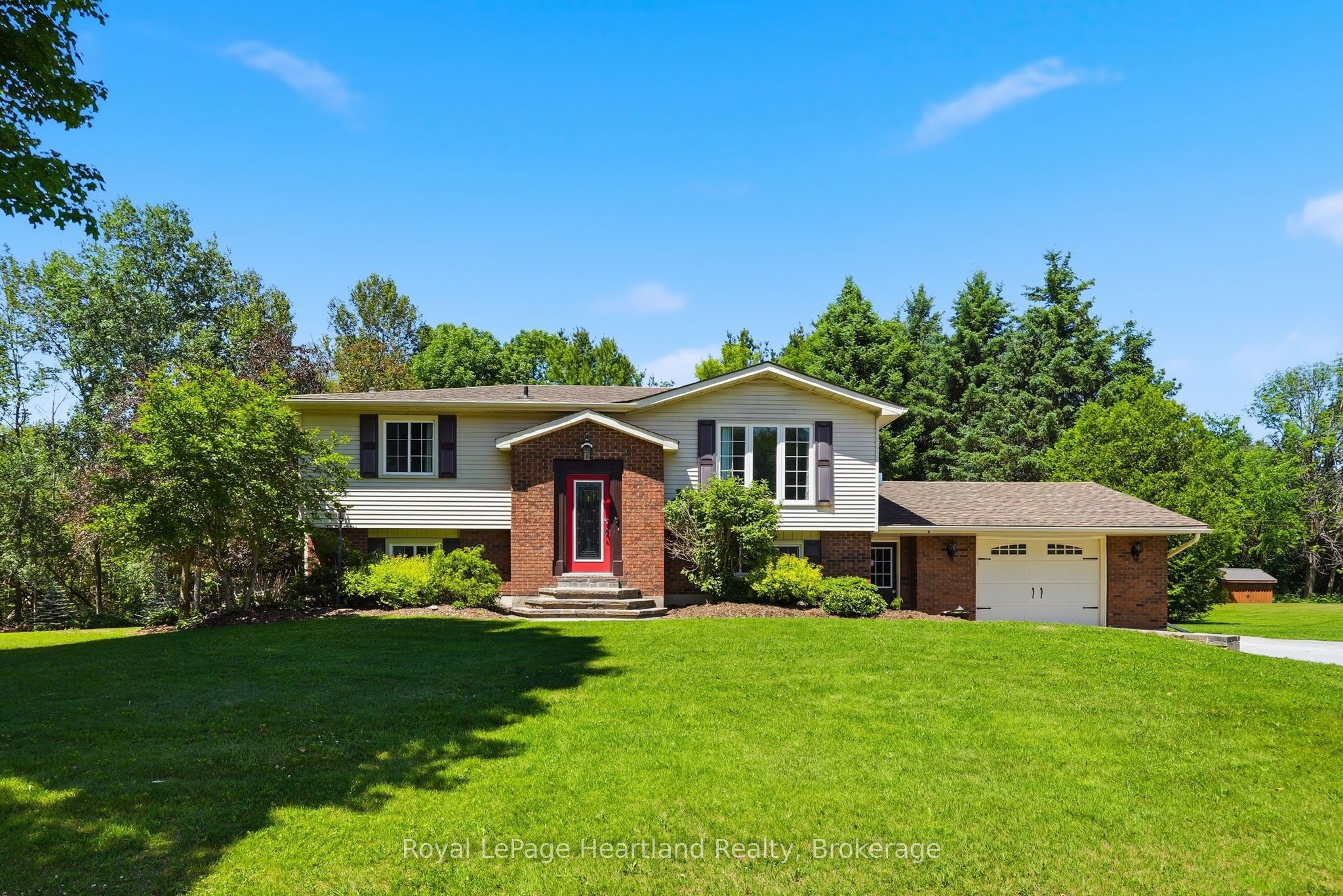 106 CEDAR Court Property Photo 1