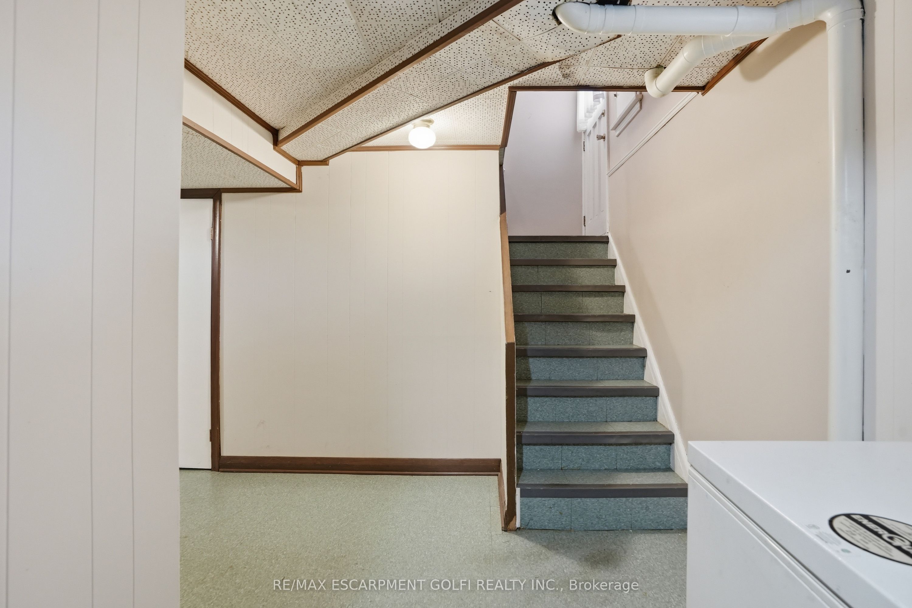 18 Pleasant Avenue Property Photo 16