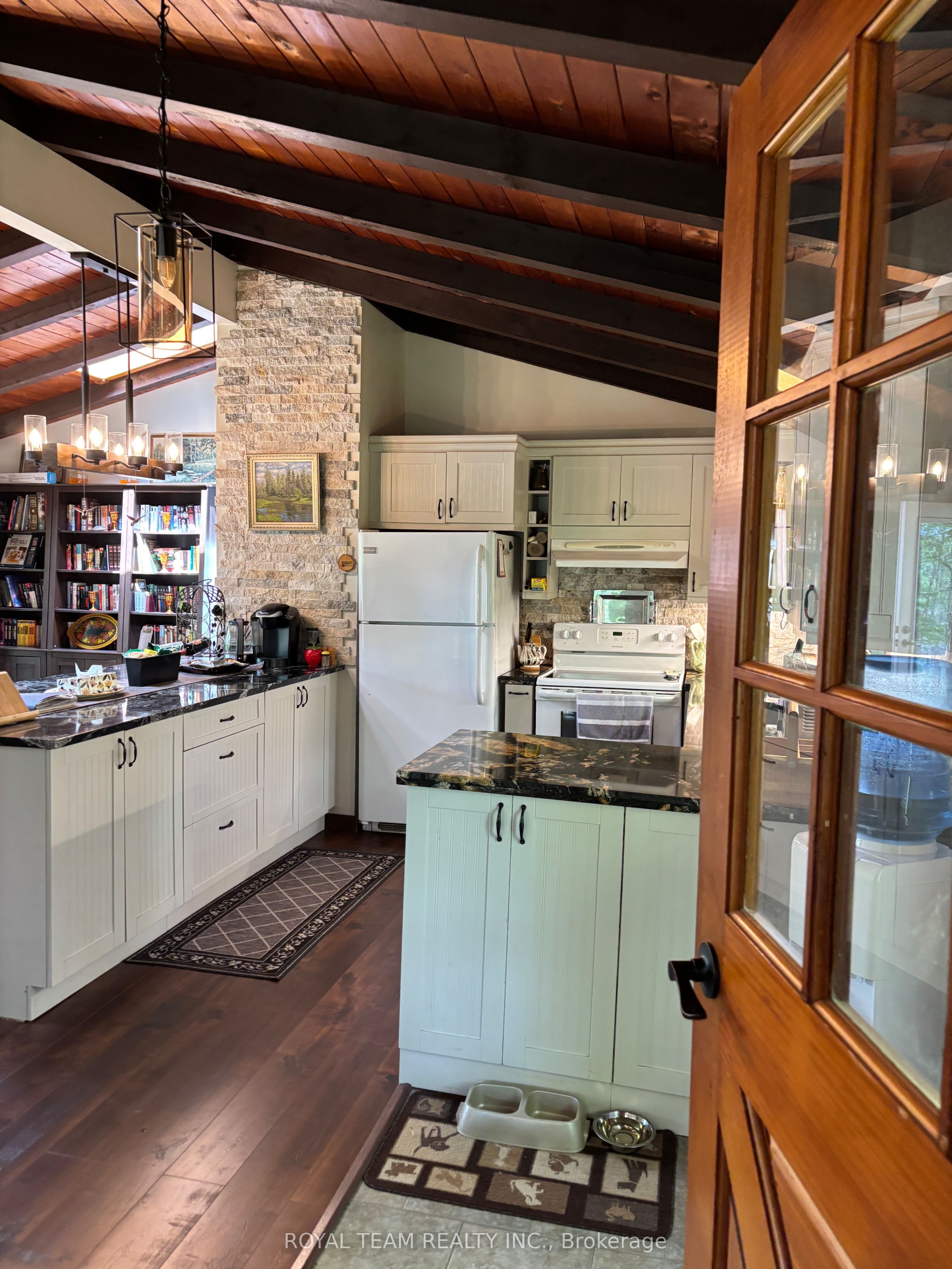 1851 Deep Bay Road Property Photo 8