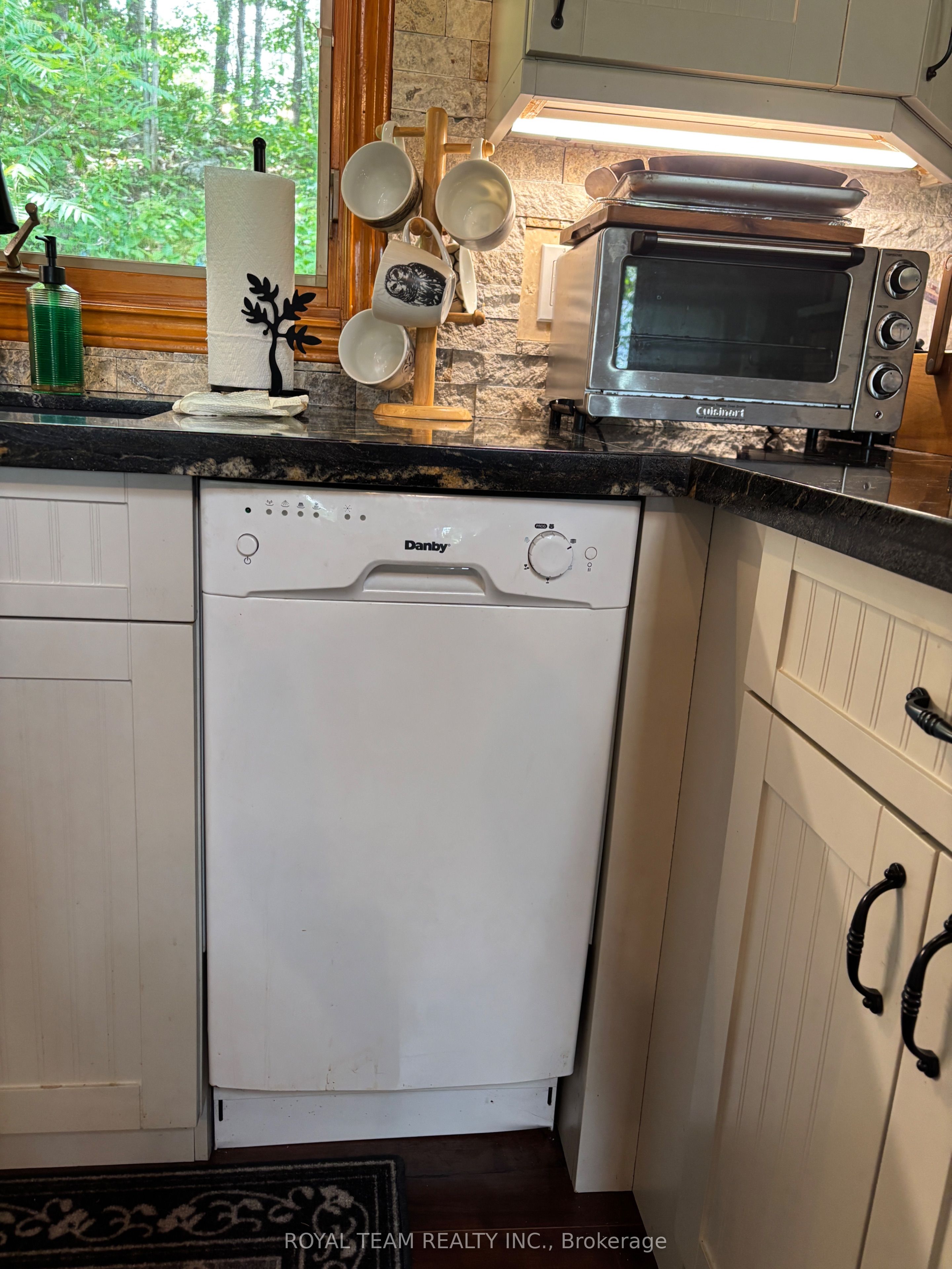 1851 Deep Bay Road Property Photo 29
