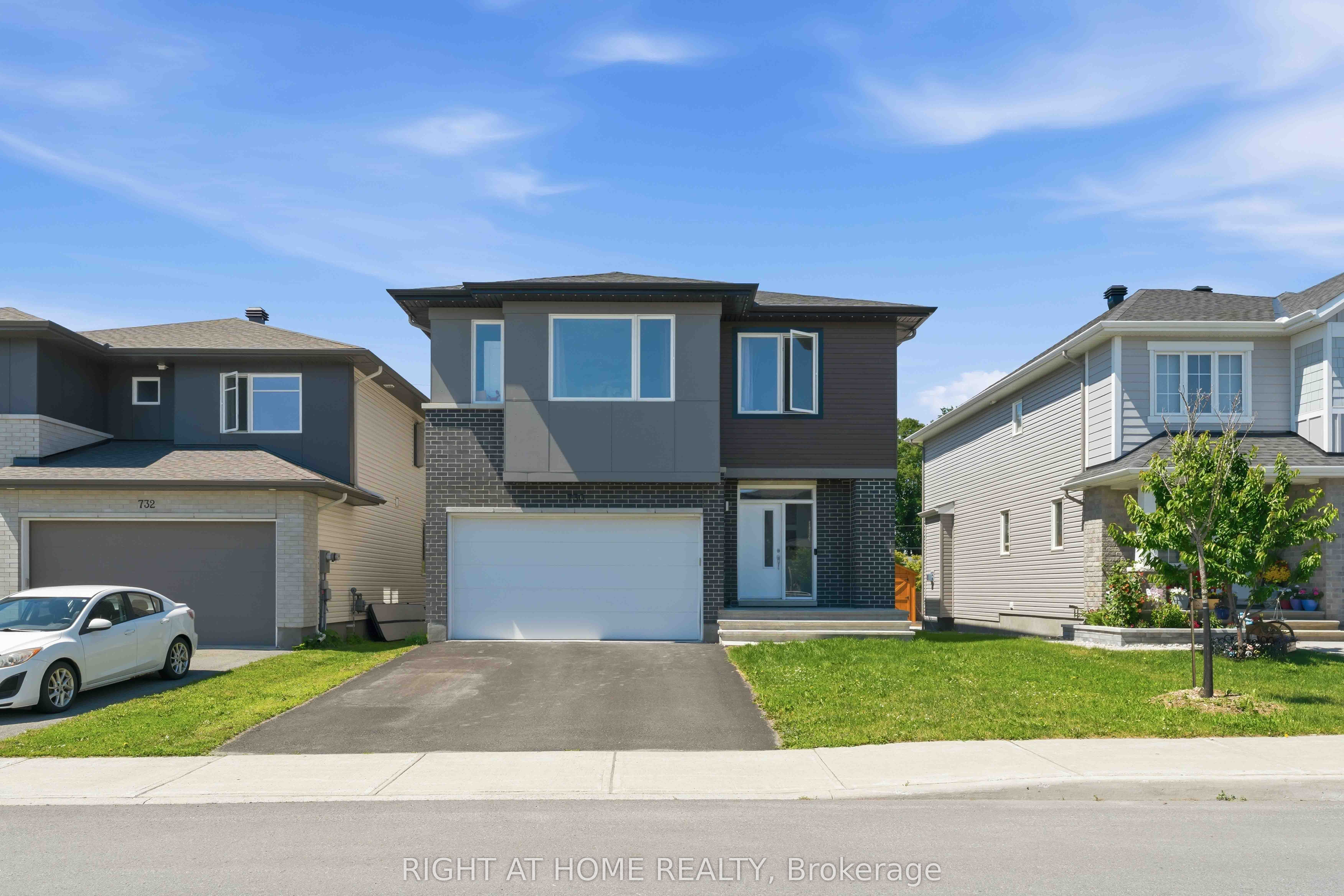 730 Kirkham Crescent Property Photo 1