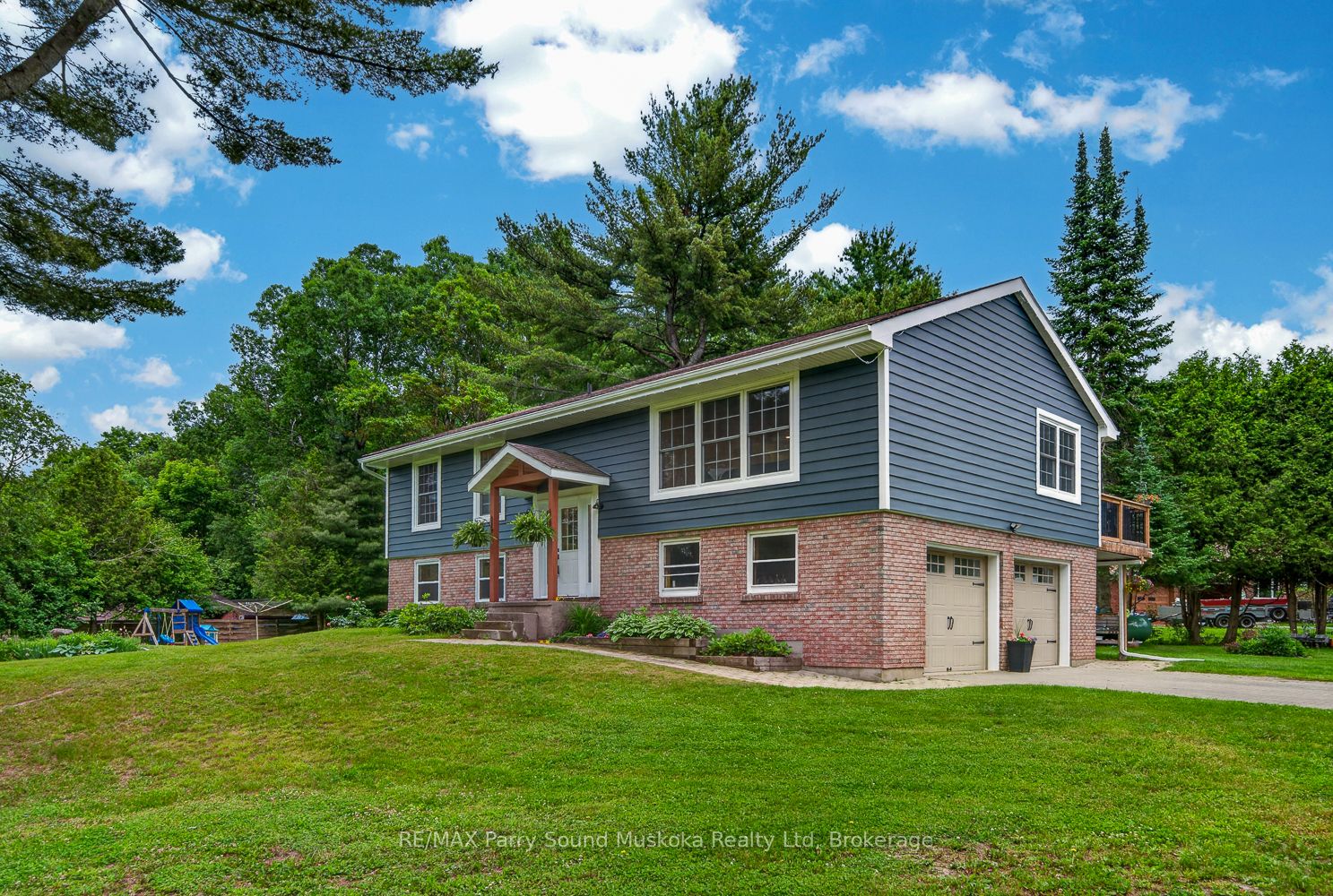109 North Road N Property Photo 1
