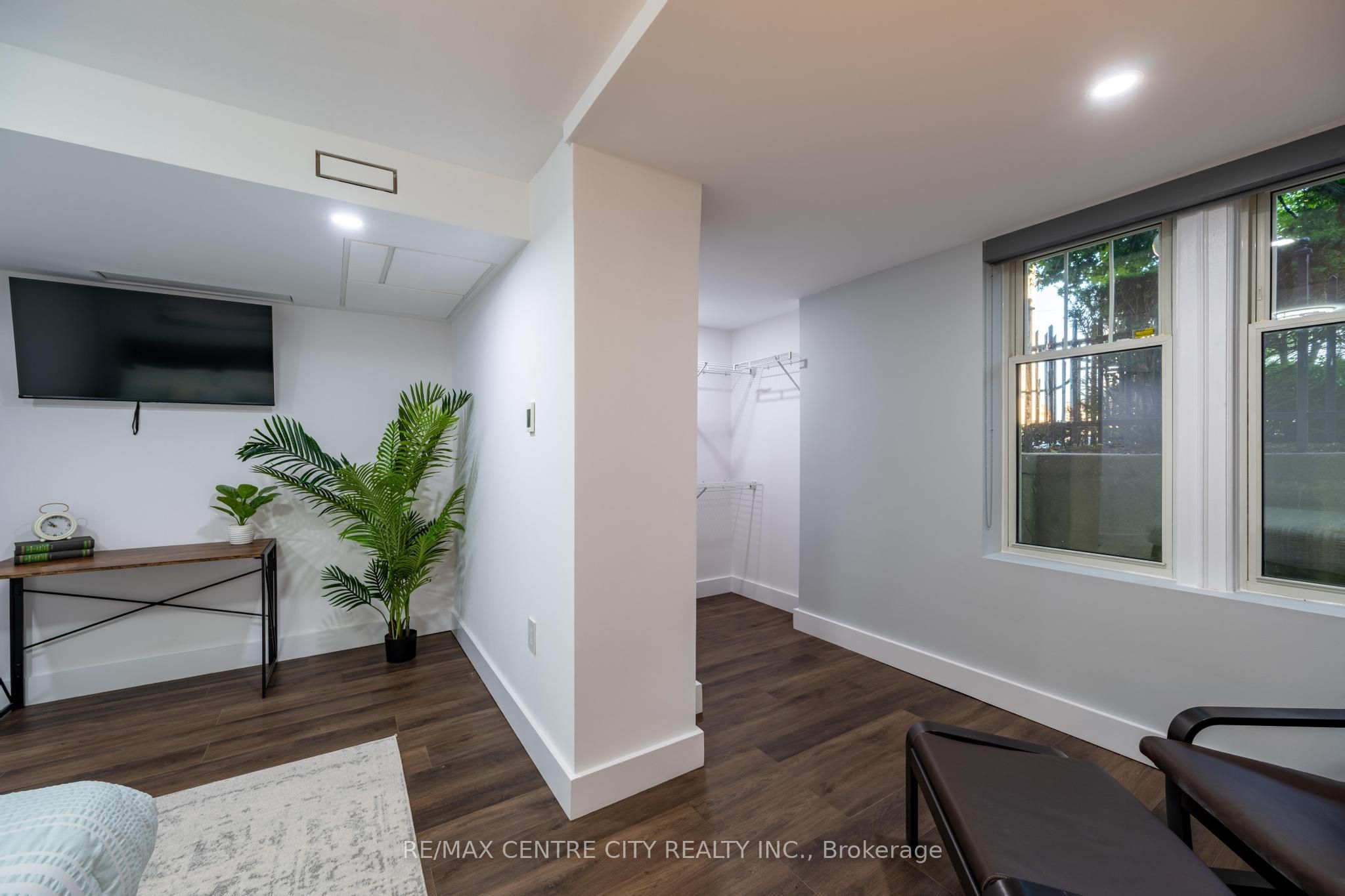 280 S Queens Avenue 1 Property Photo 20