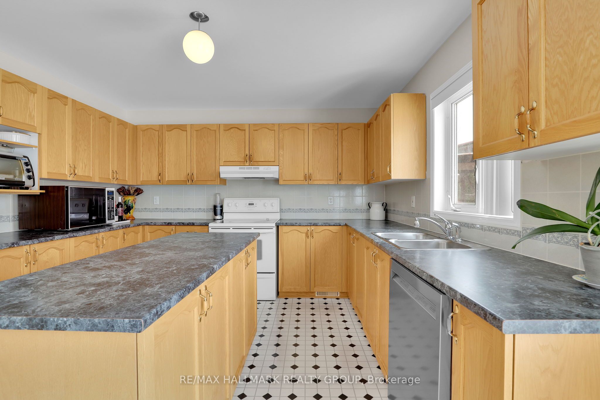 634 Aquaview Drive Property Photo 7