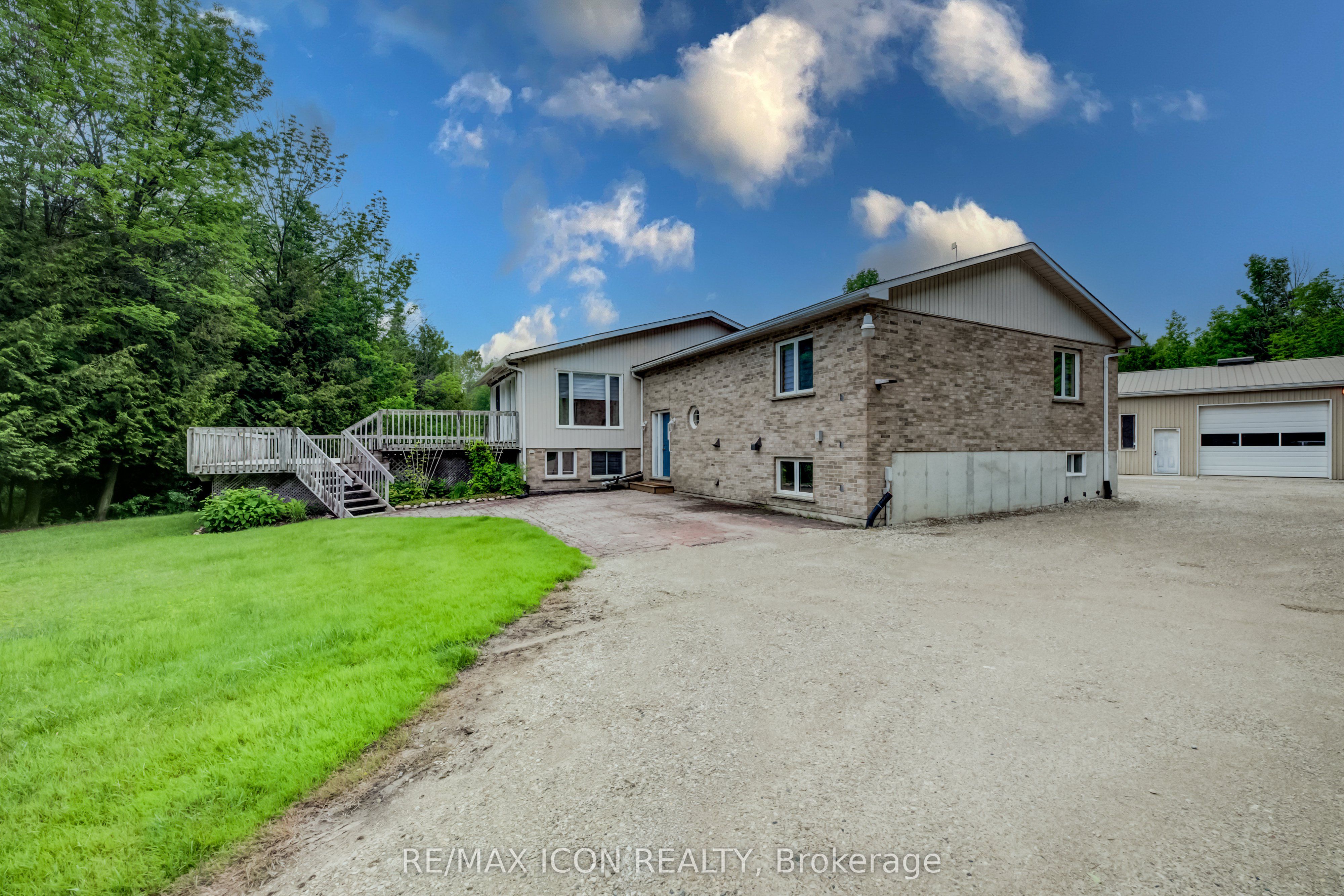 7298 8 Side Road W Property Photo 1