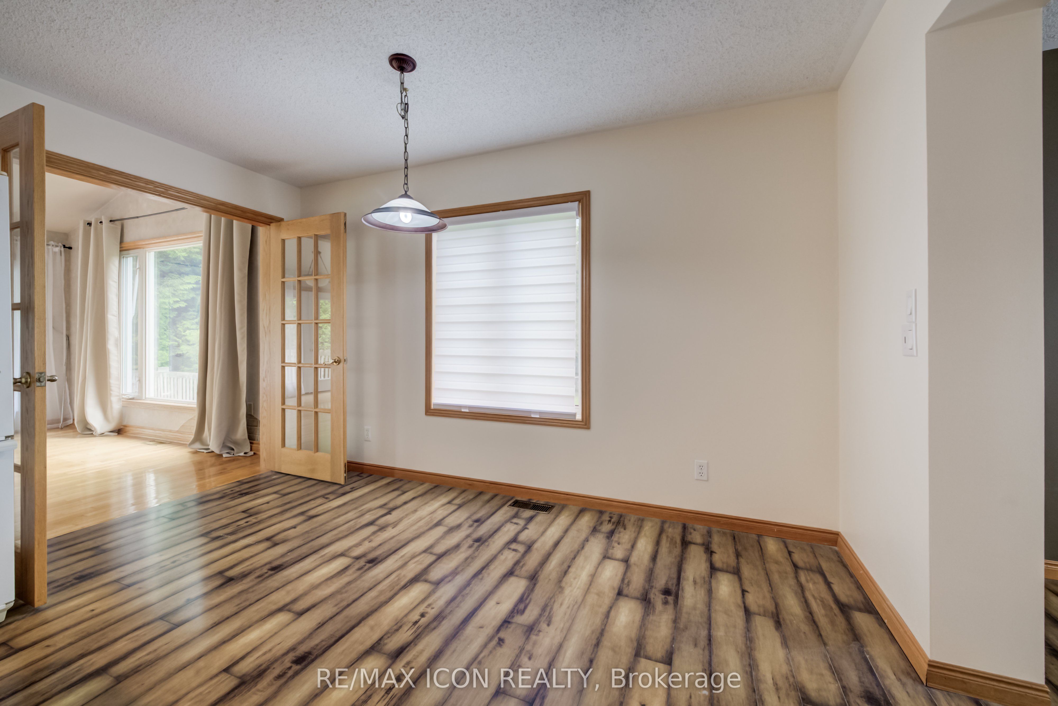 7298 8 Side Road W Property Photo 15