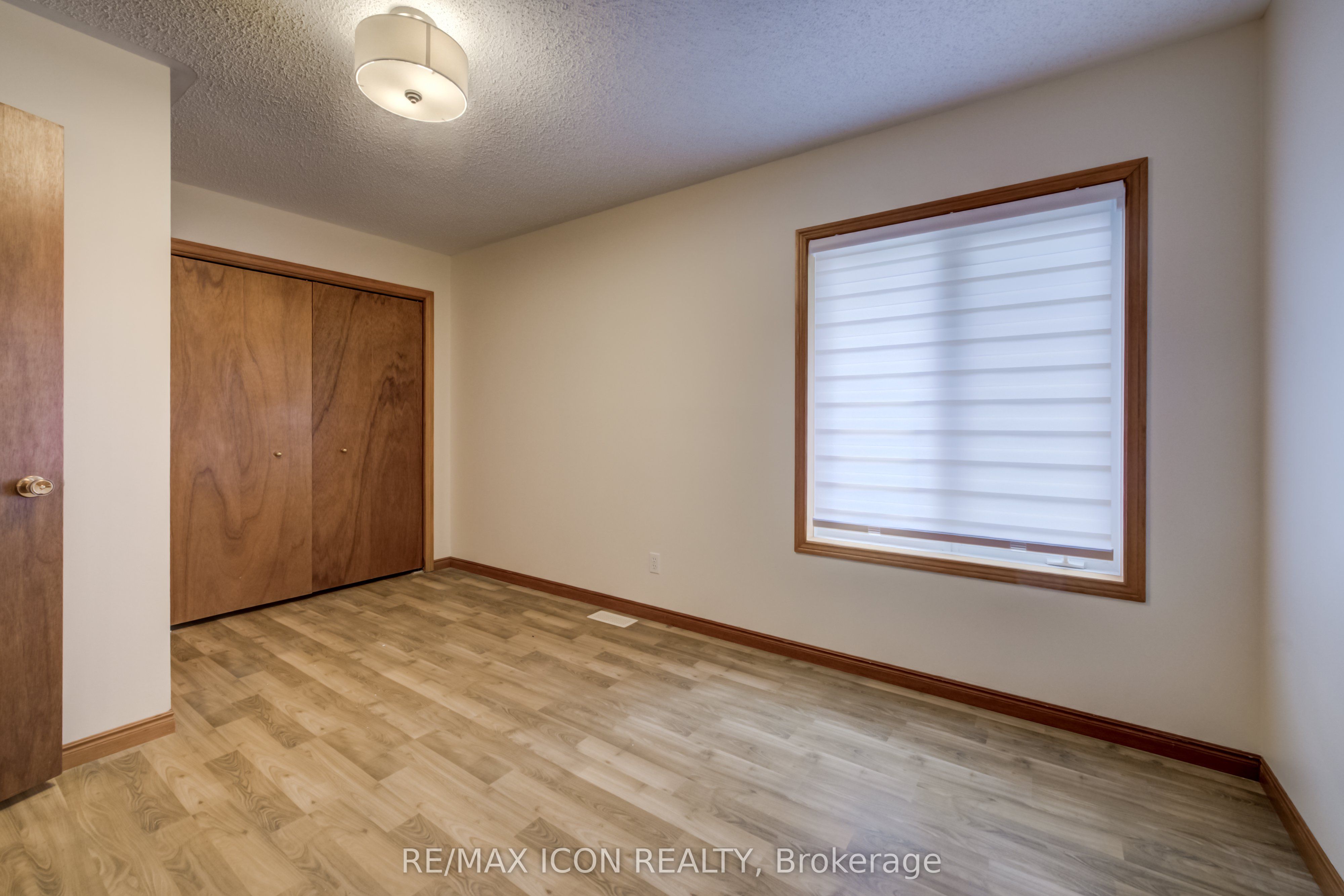 7298 8 Side Road W Property Photo 23