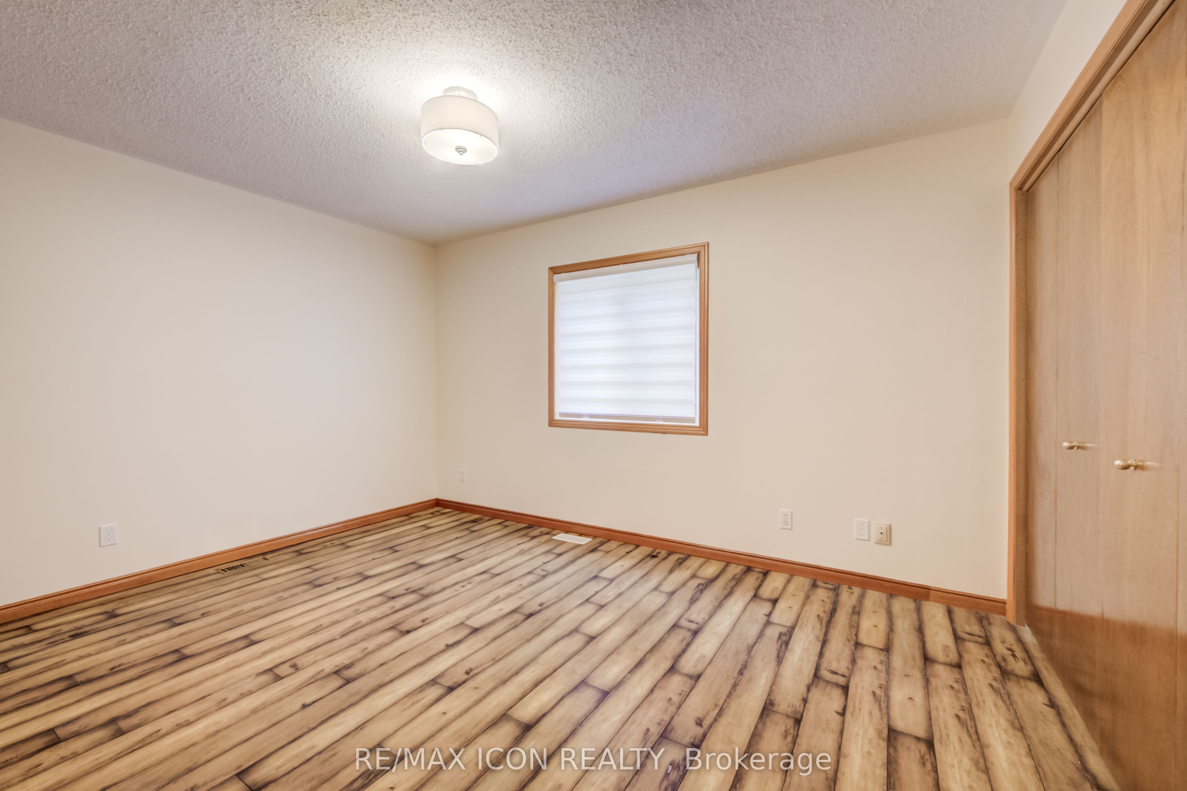 7298 8 Side Road W Property Photo 28