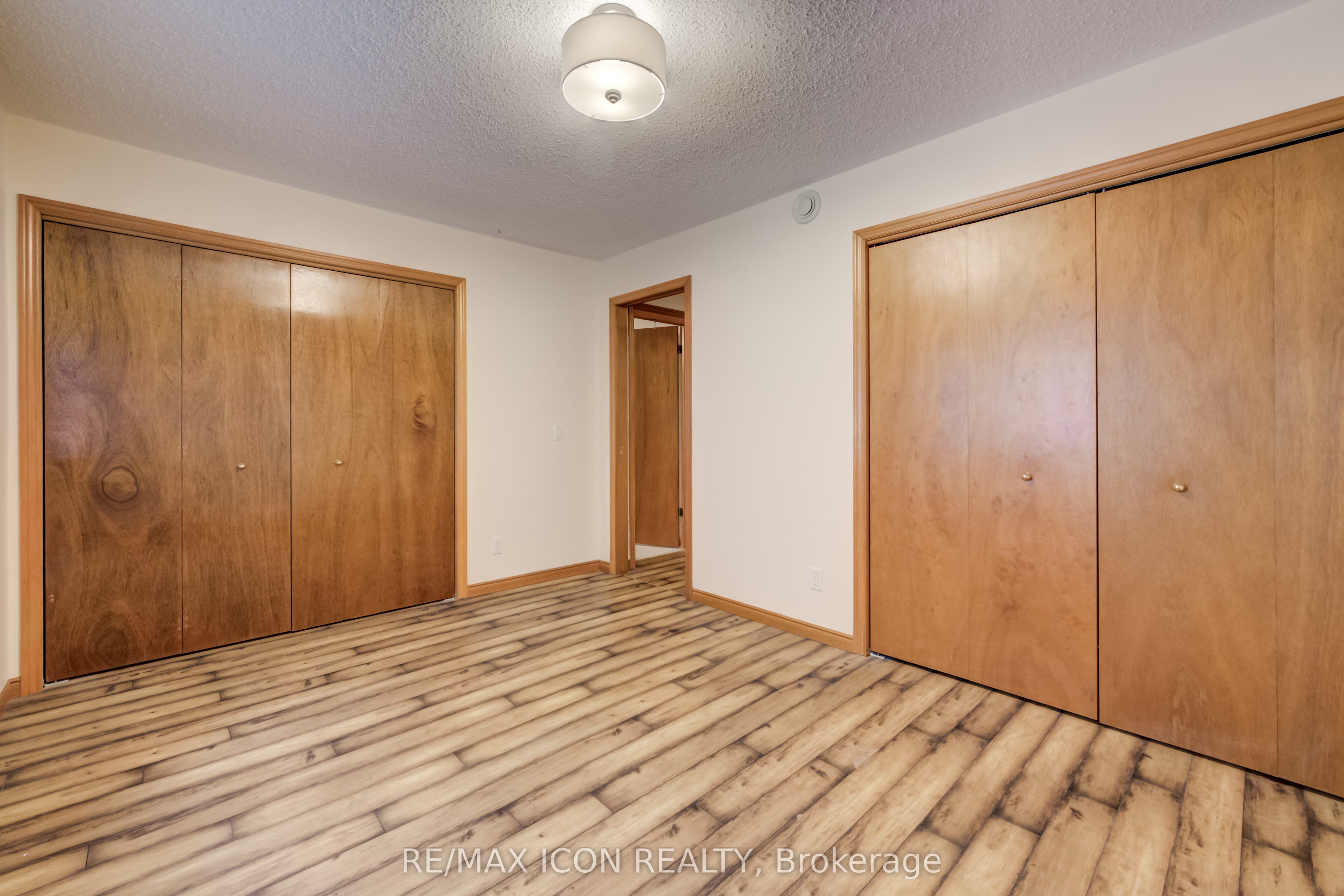 7298 8 Side Road W Property Photo 29