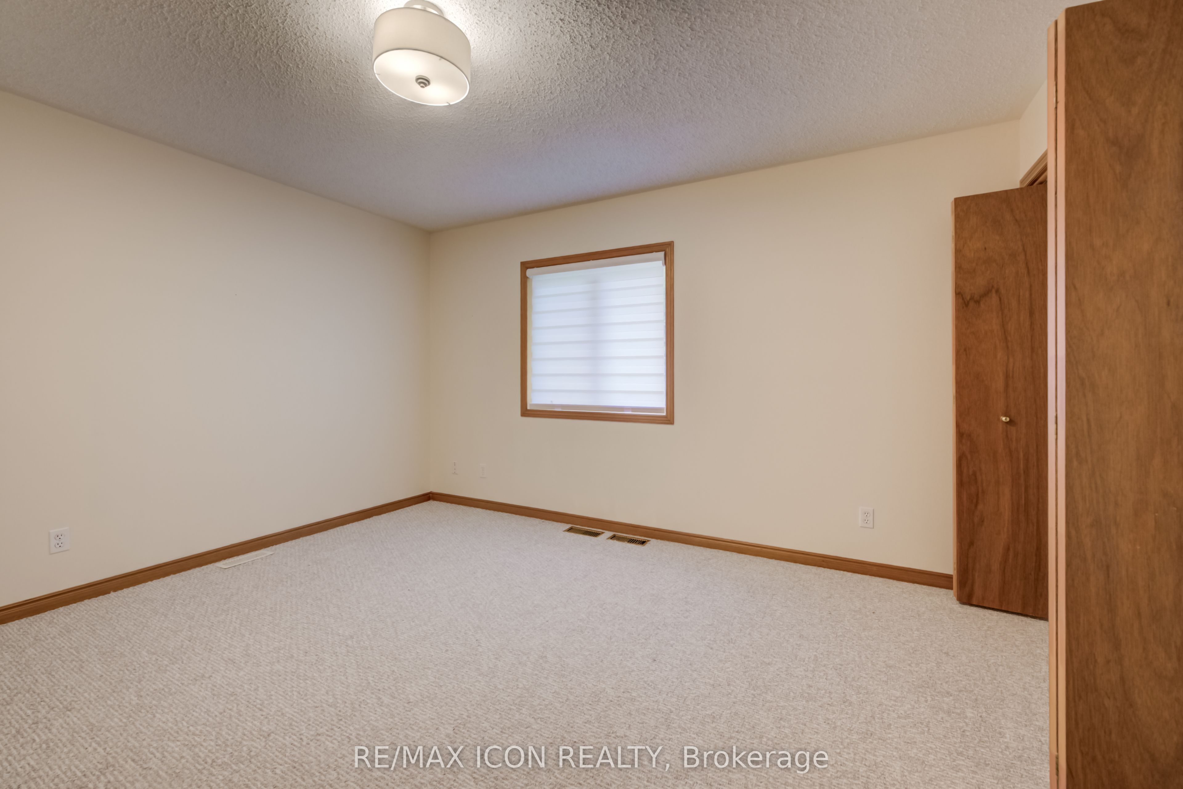 7298 8 Side Road W Property Photo 31