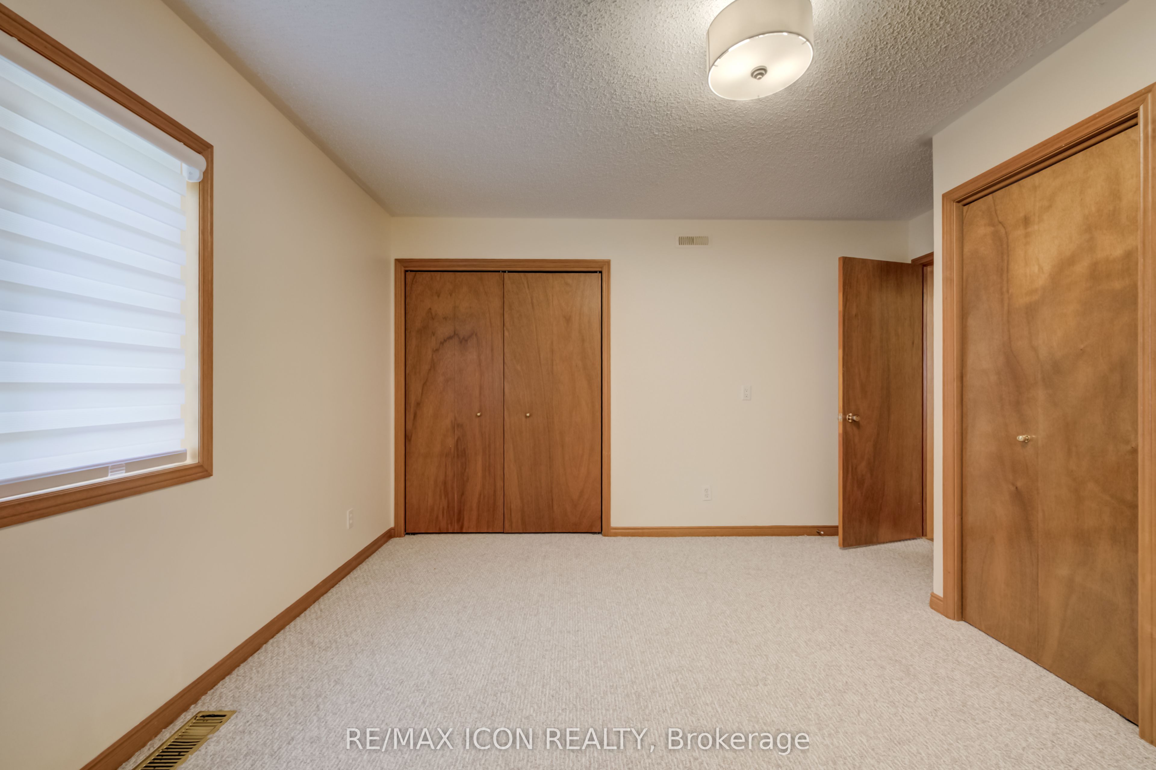 7298 8 Side Road W Property Photo 32