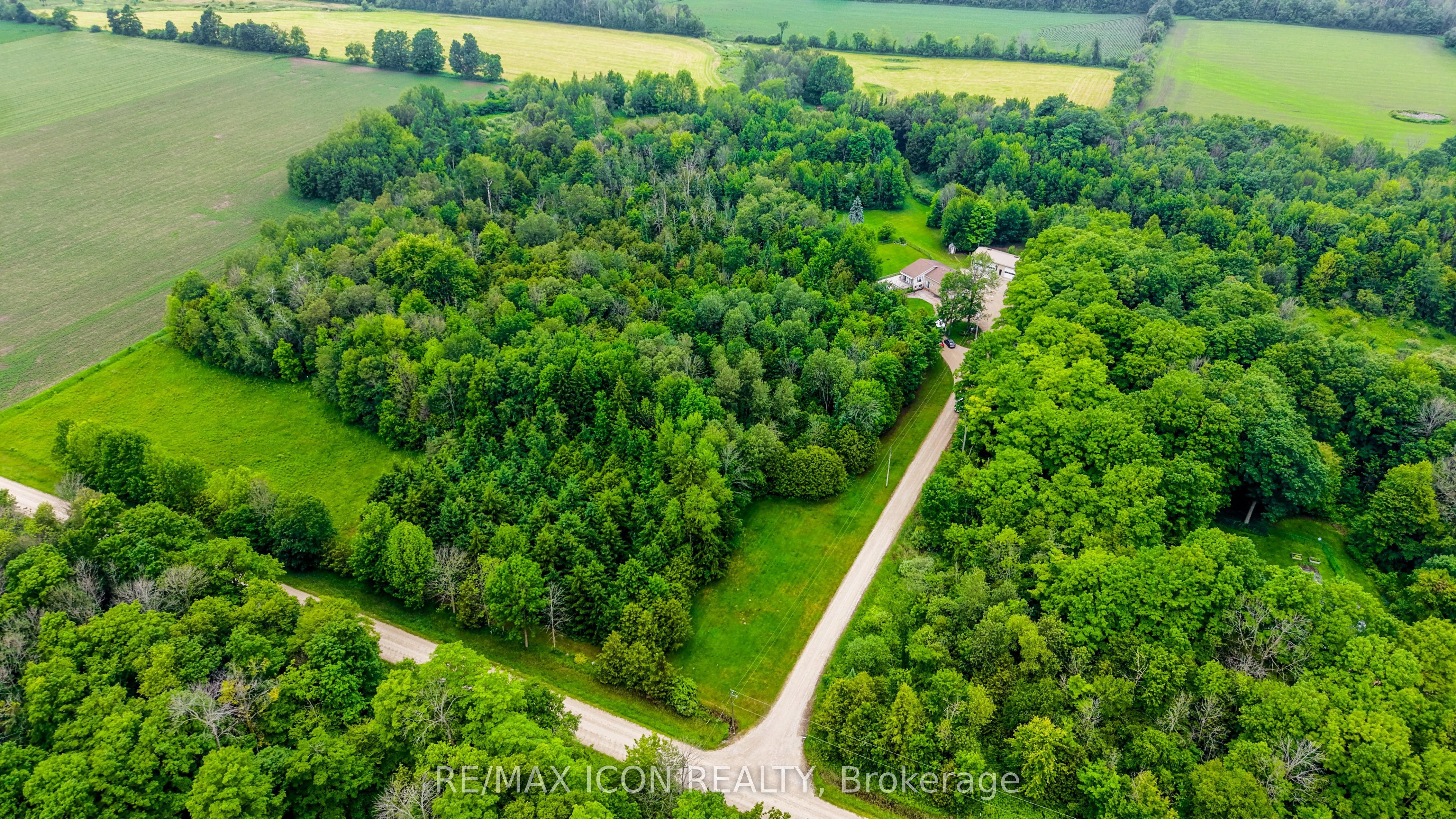 7298 8 Side Road W Property Photo 42
