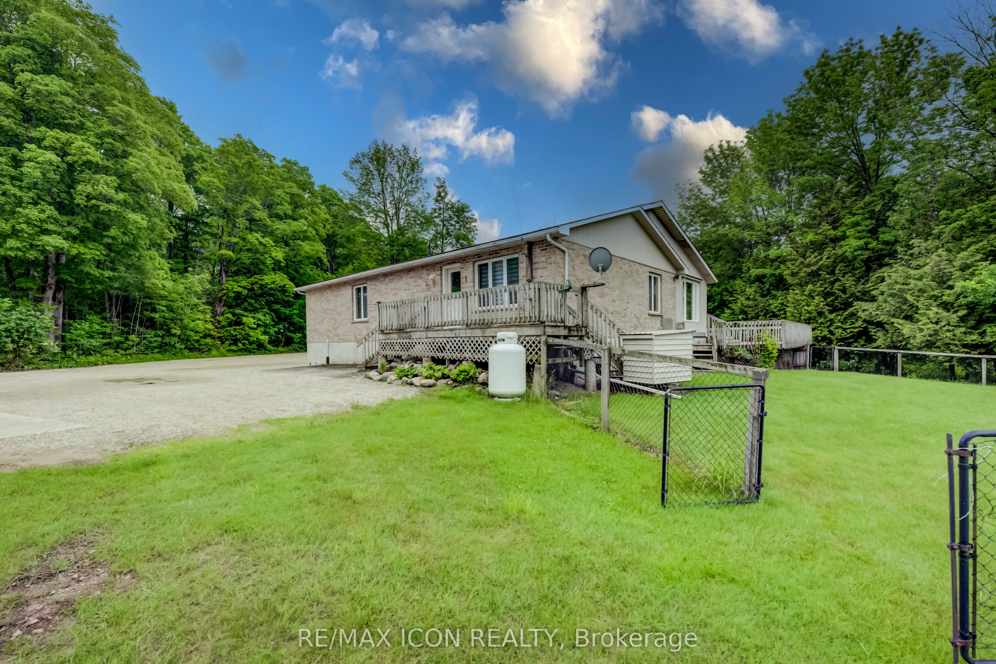 7298 8 Side Road W Property Photo 43
