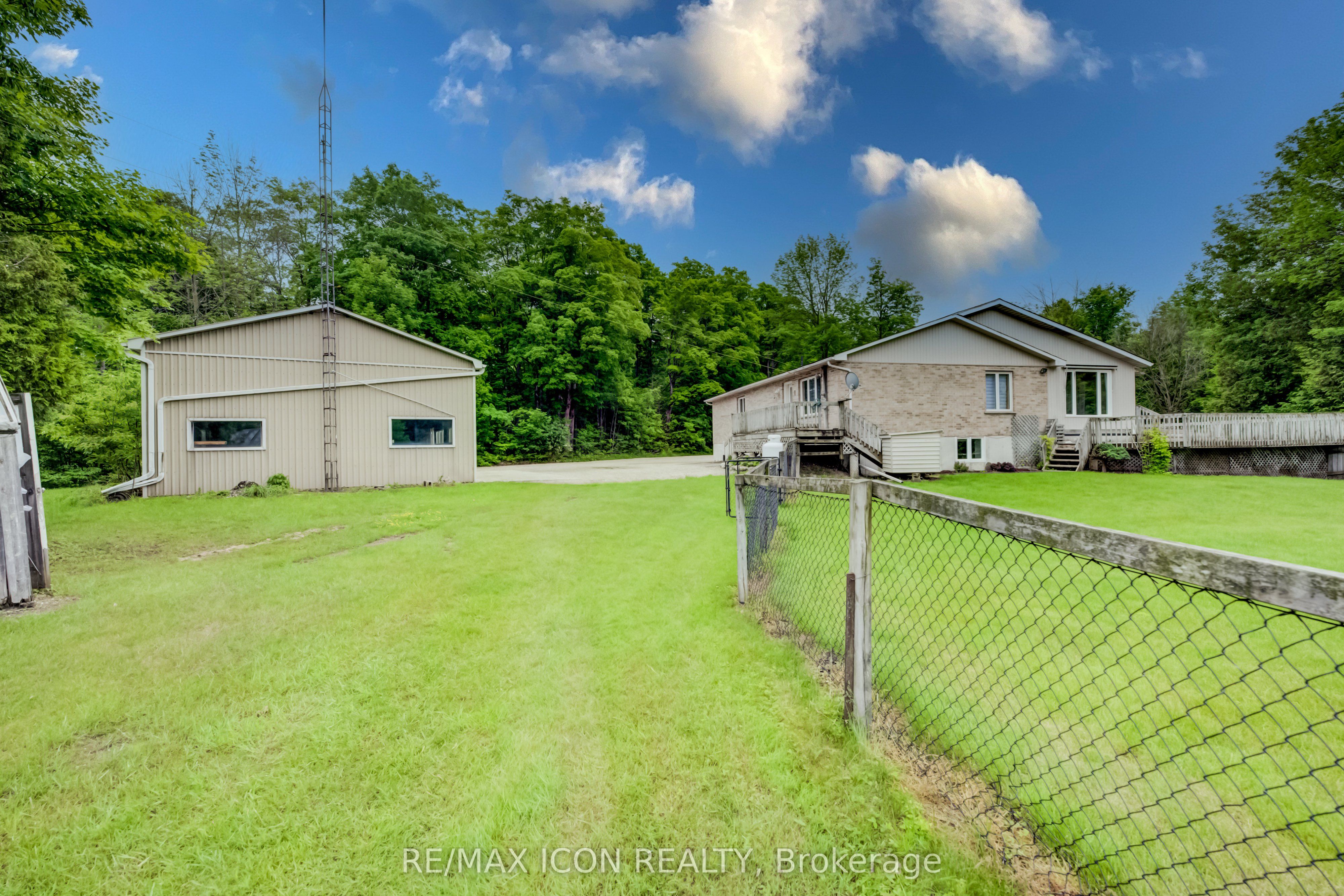 7298 8 Side Road W Property Photo 45