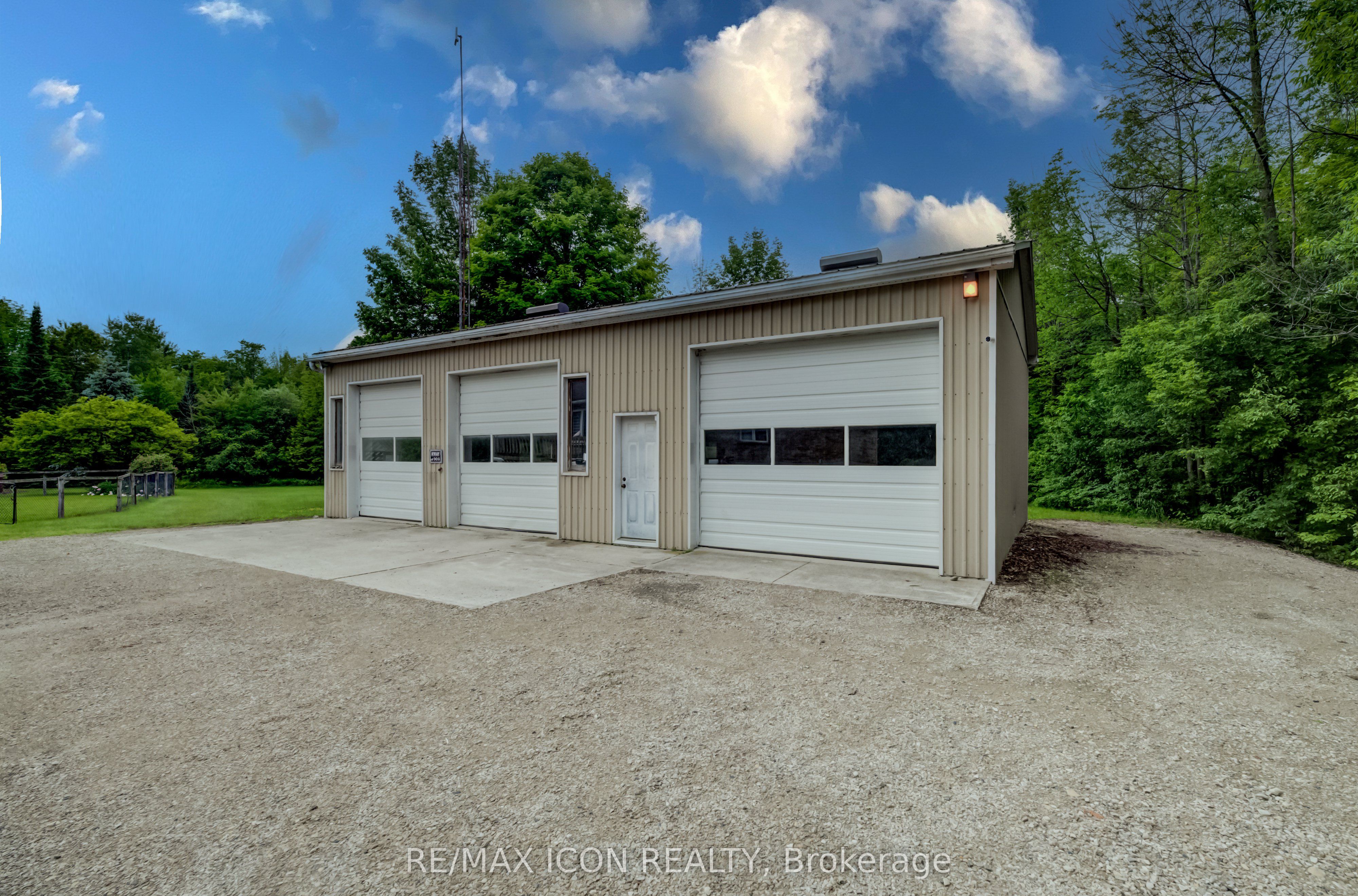 7298 8 Side Road W Property Photo 46