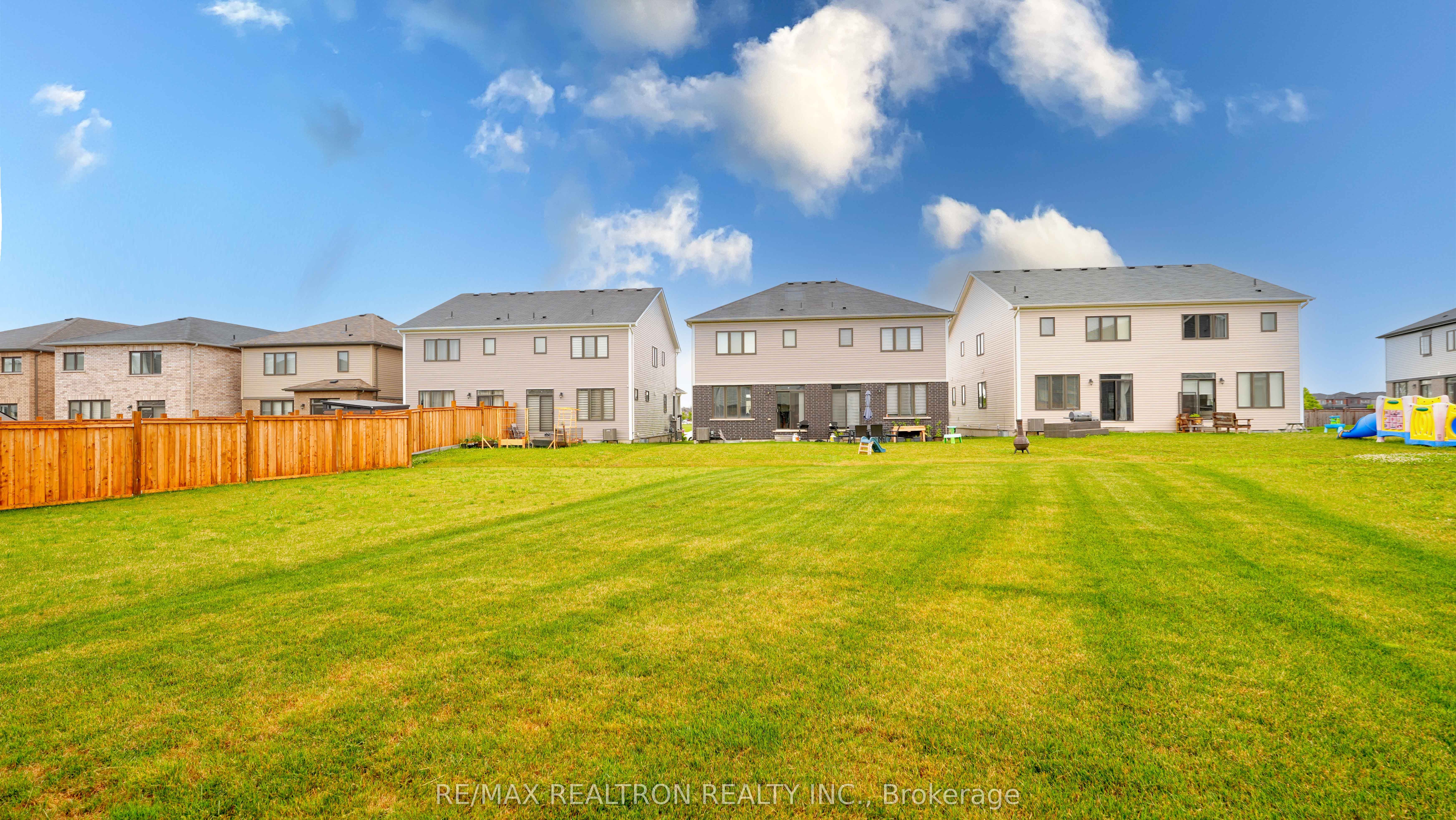 20 Hawick Crescent Property Photo 40