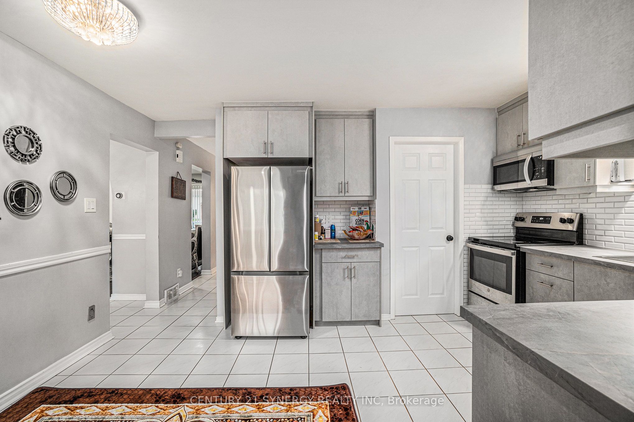 6415 Viseneau Drive Property Photo 8