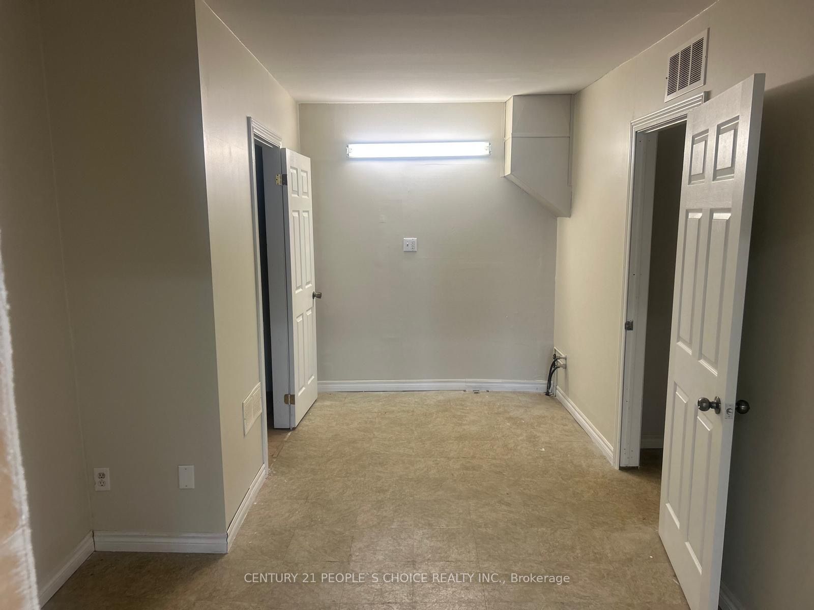 179 Main Street W Property Photo 5