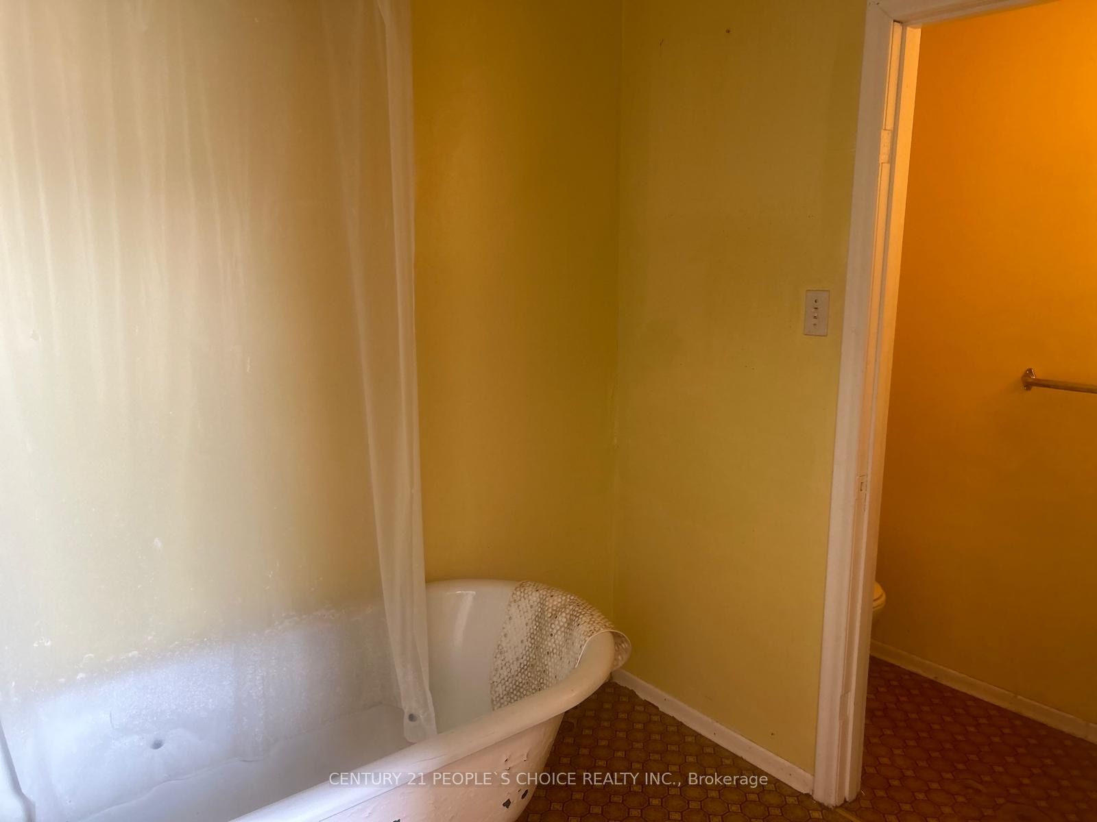 179 Main Street W Property Photo 6