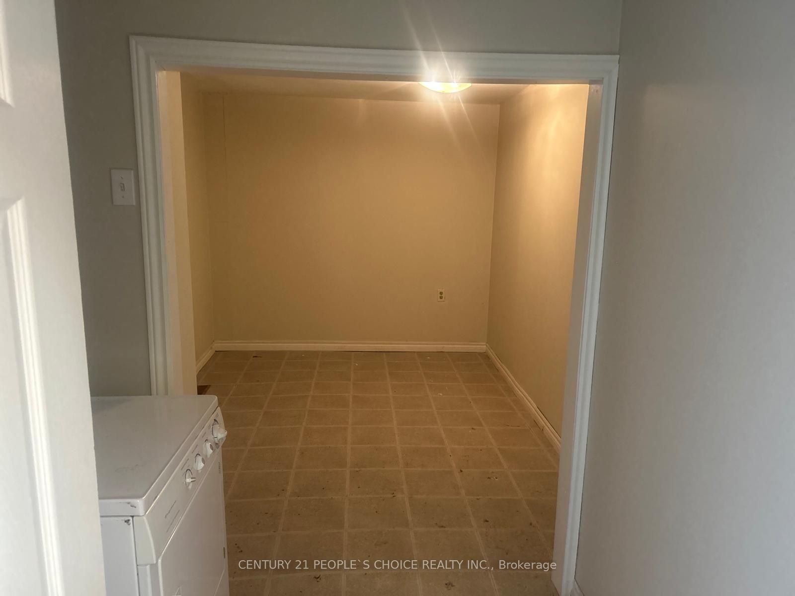 179 Main Street W Property Photo 8