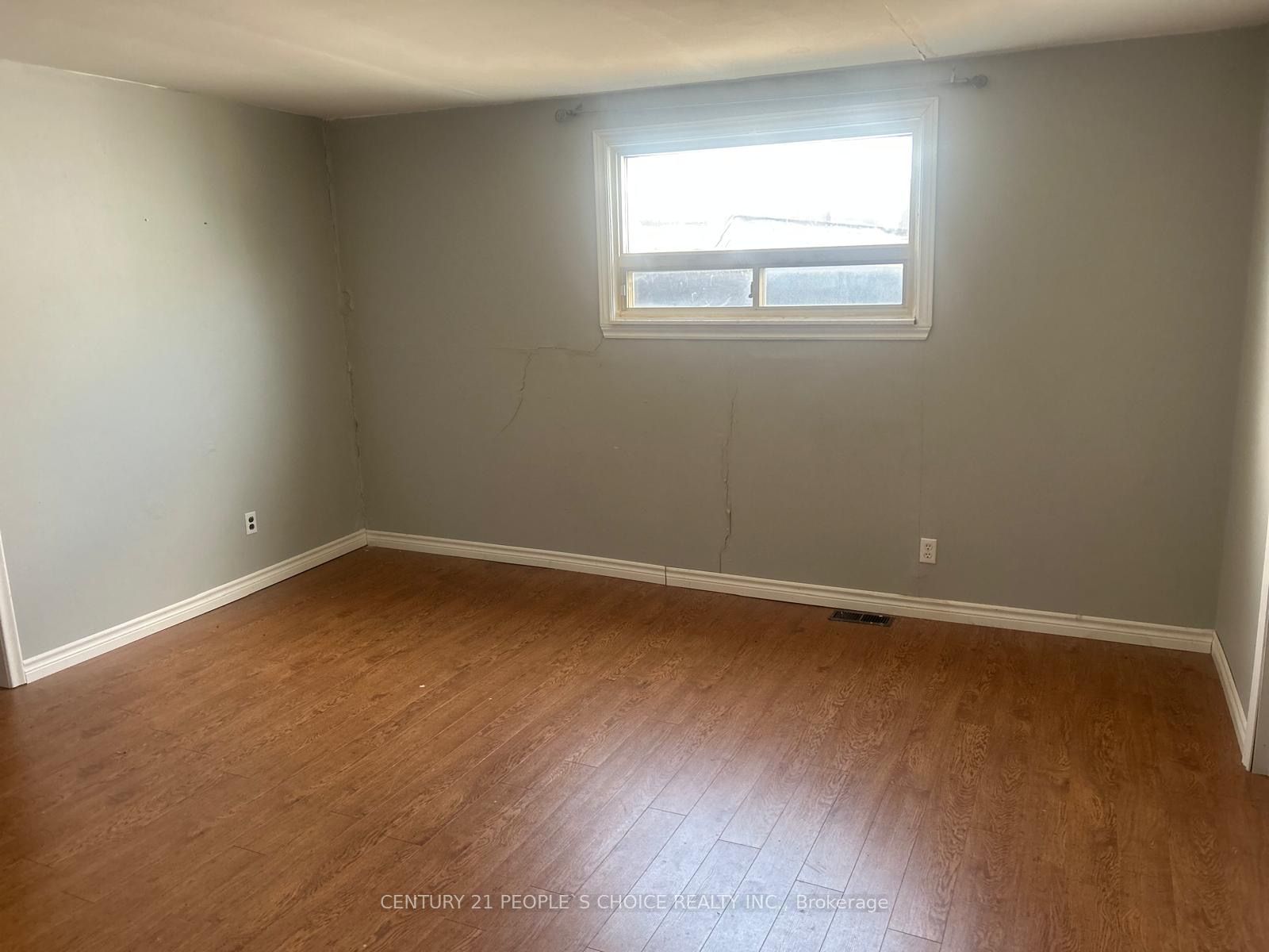 179 Main Street W Property Photo 9