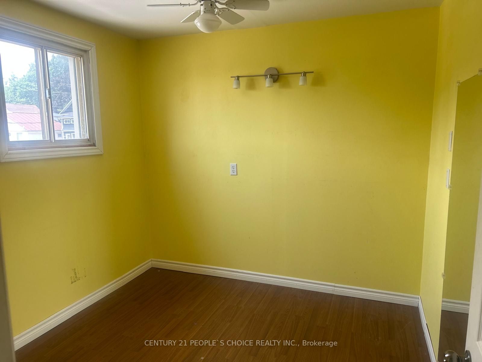 179 Main Street W Property Photo 15