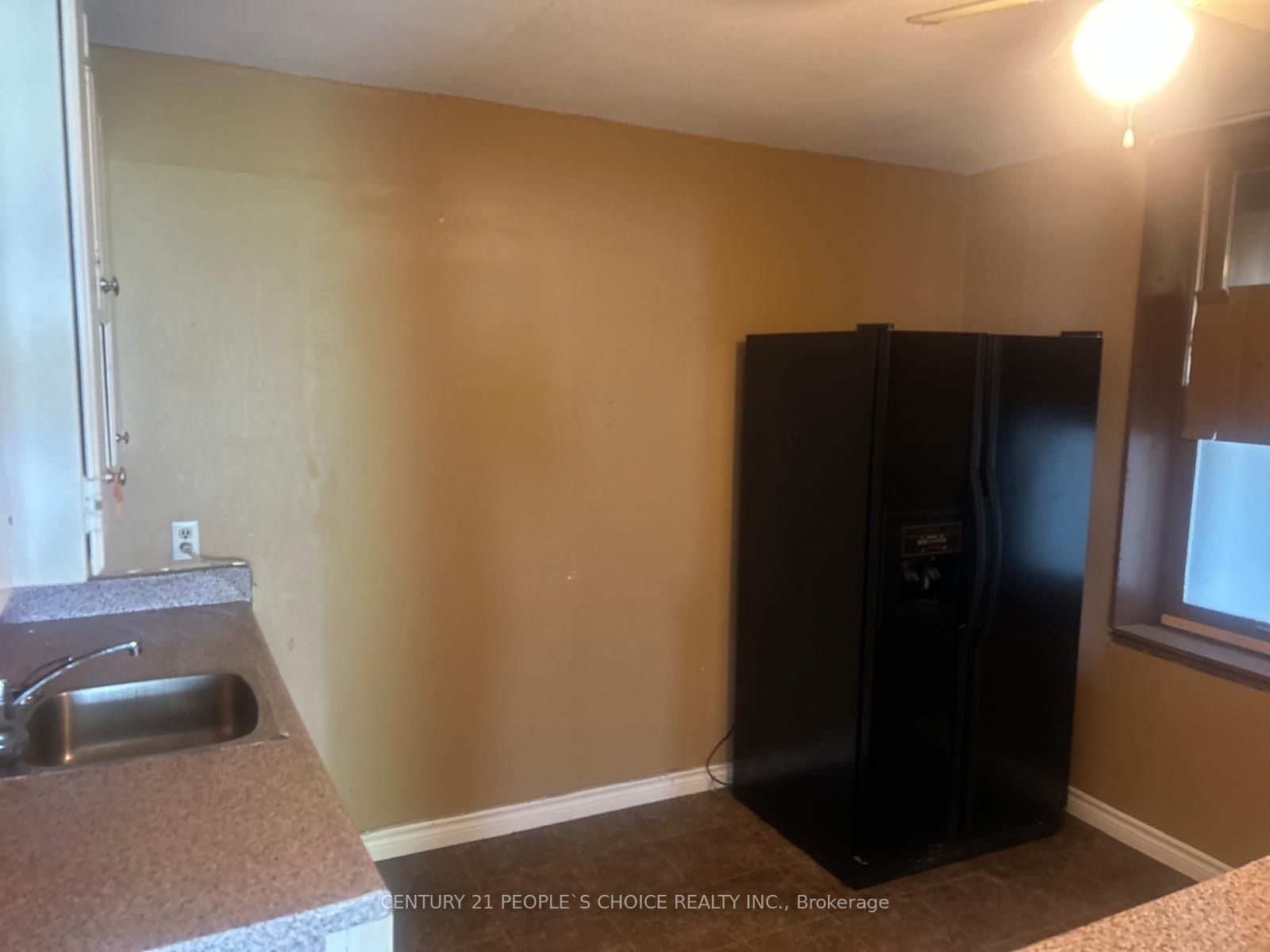 179 Main Street W Property Photo 18