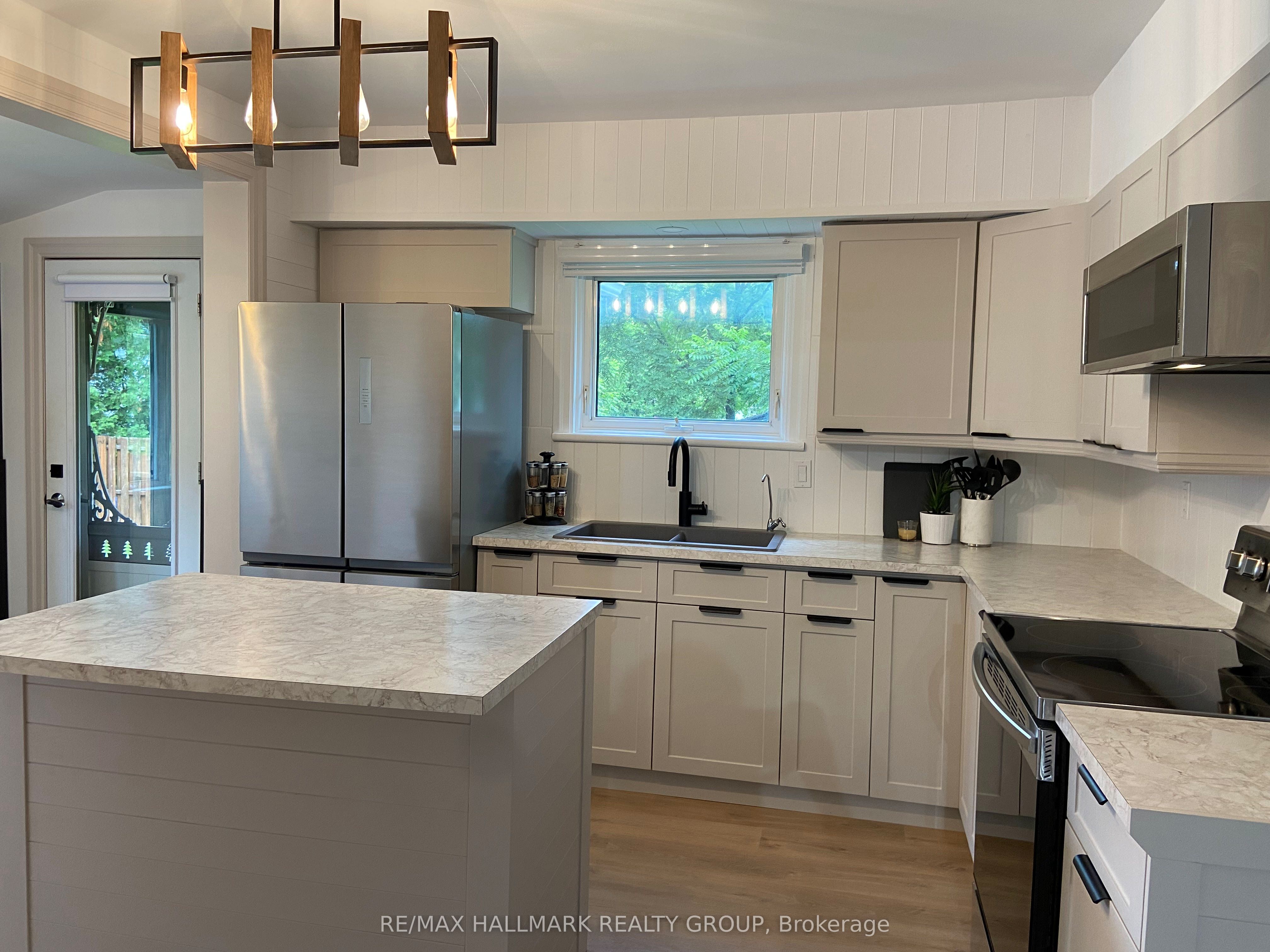 2545 Market Street Property Photo 11